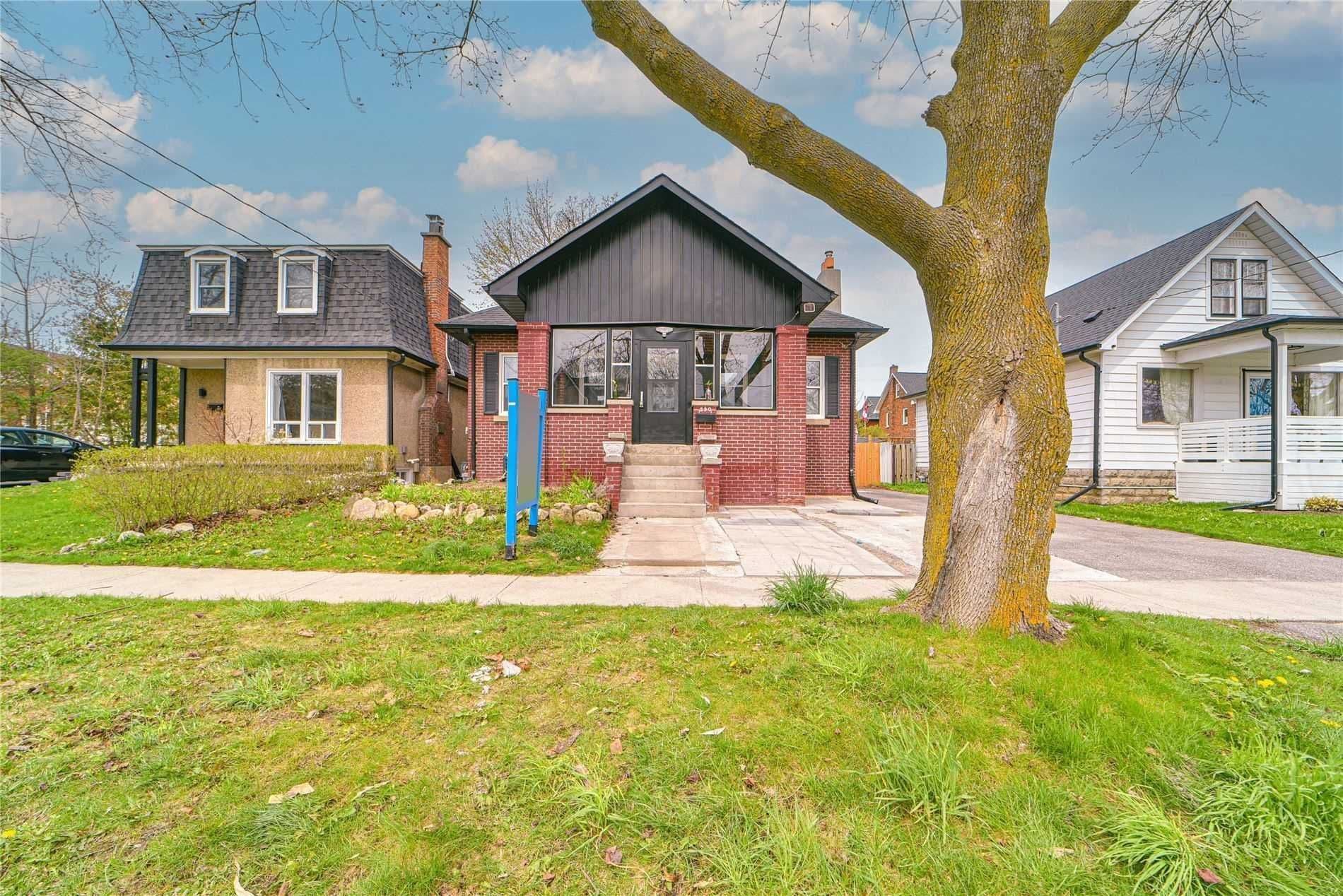 290 Gliddon Avenue Main Floor, Oshawa, ON L1H 1Z3