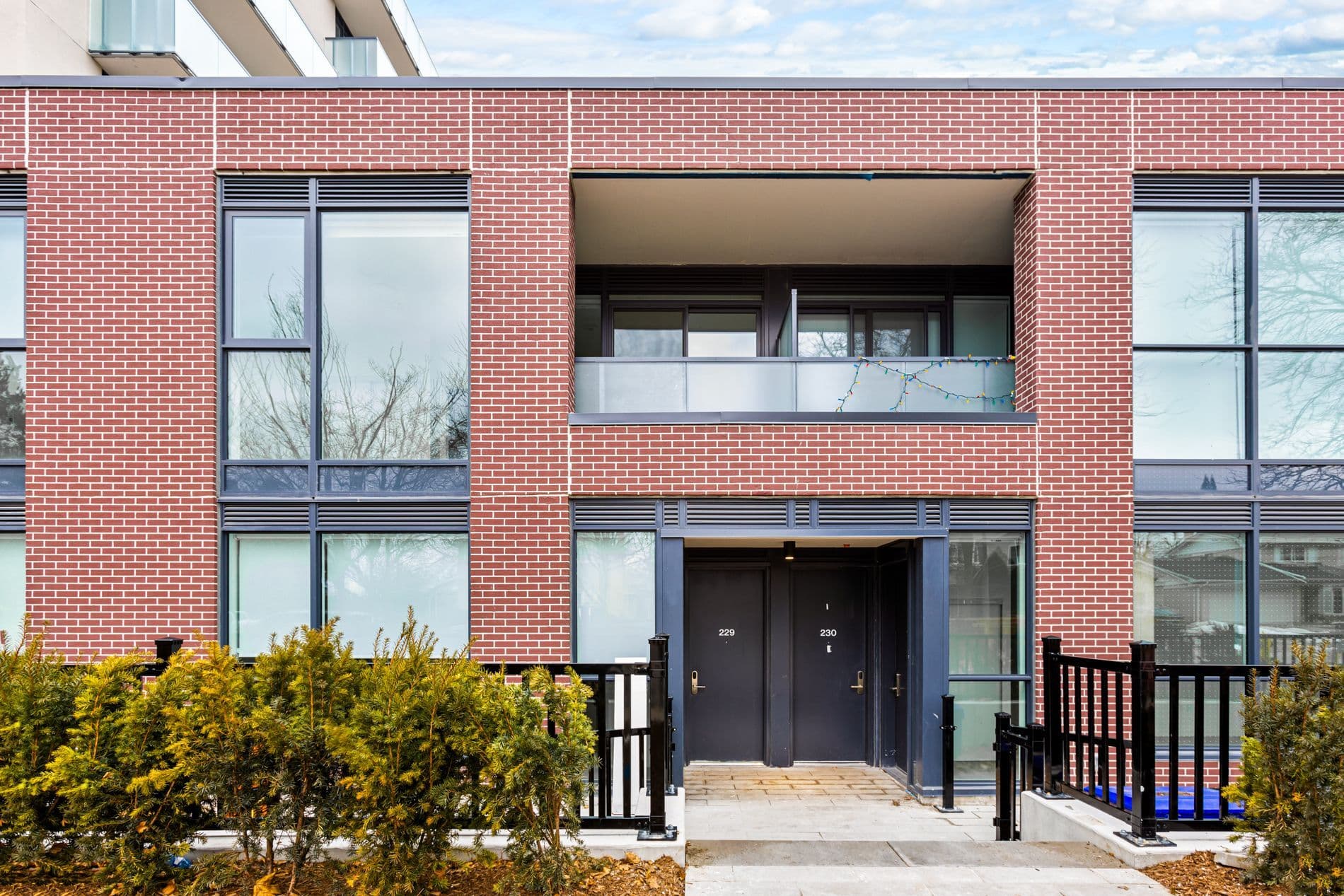 49 Broadfield Drive W 229, Toronto W08, ON M9C 0E3