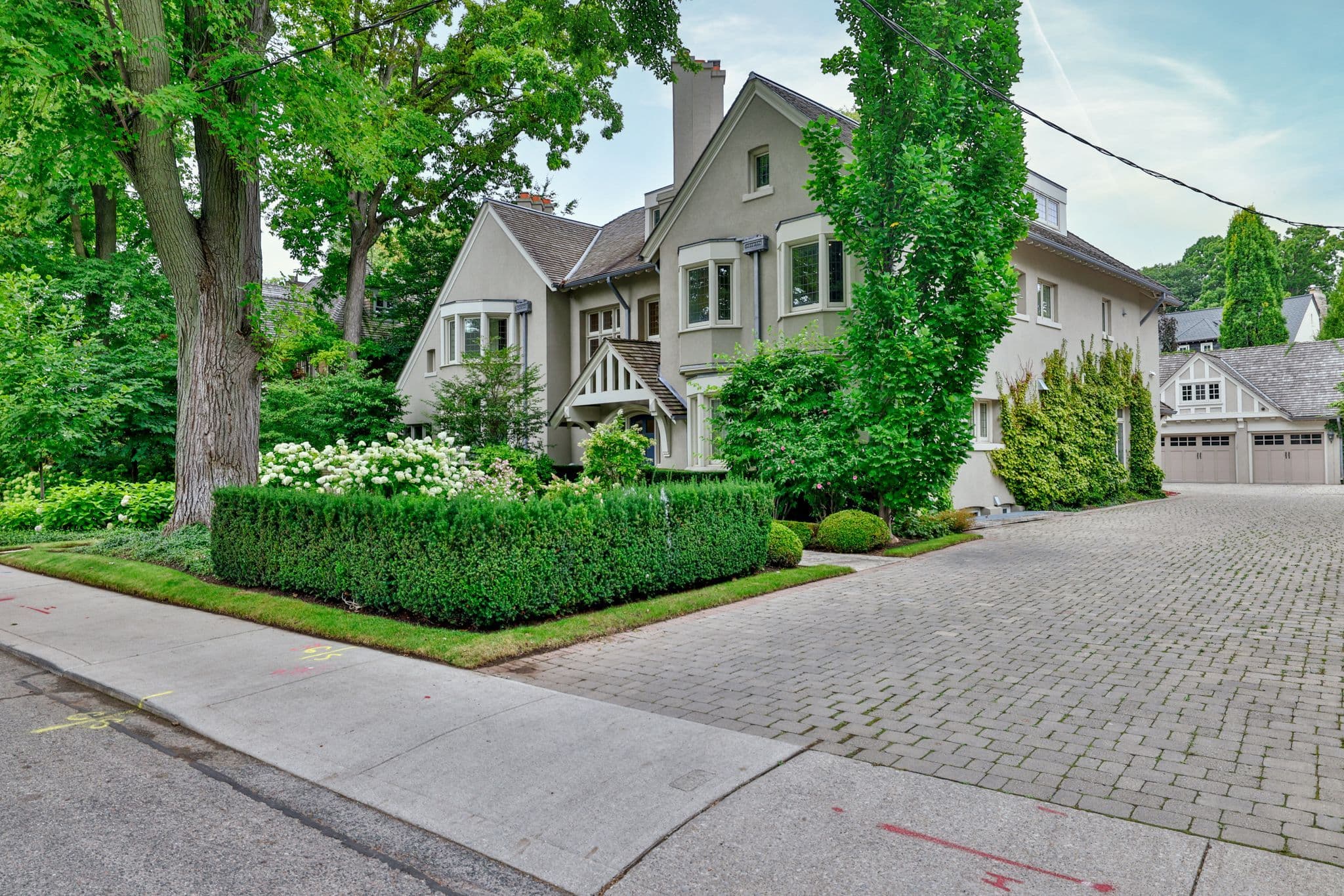 30 Whitney Avenue, Toronto C09, ON M4W 2A8