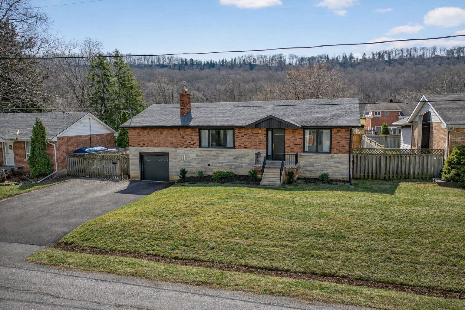 22 Hazelwood Avenue, Grimsby, ON L3M 1K1