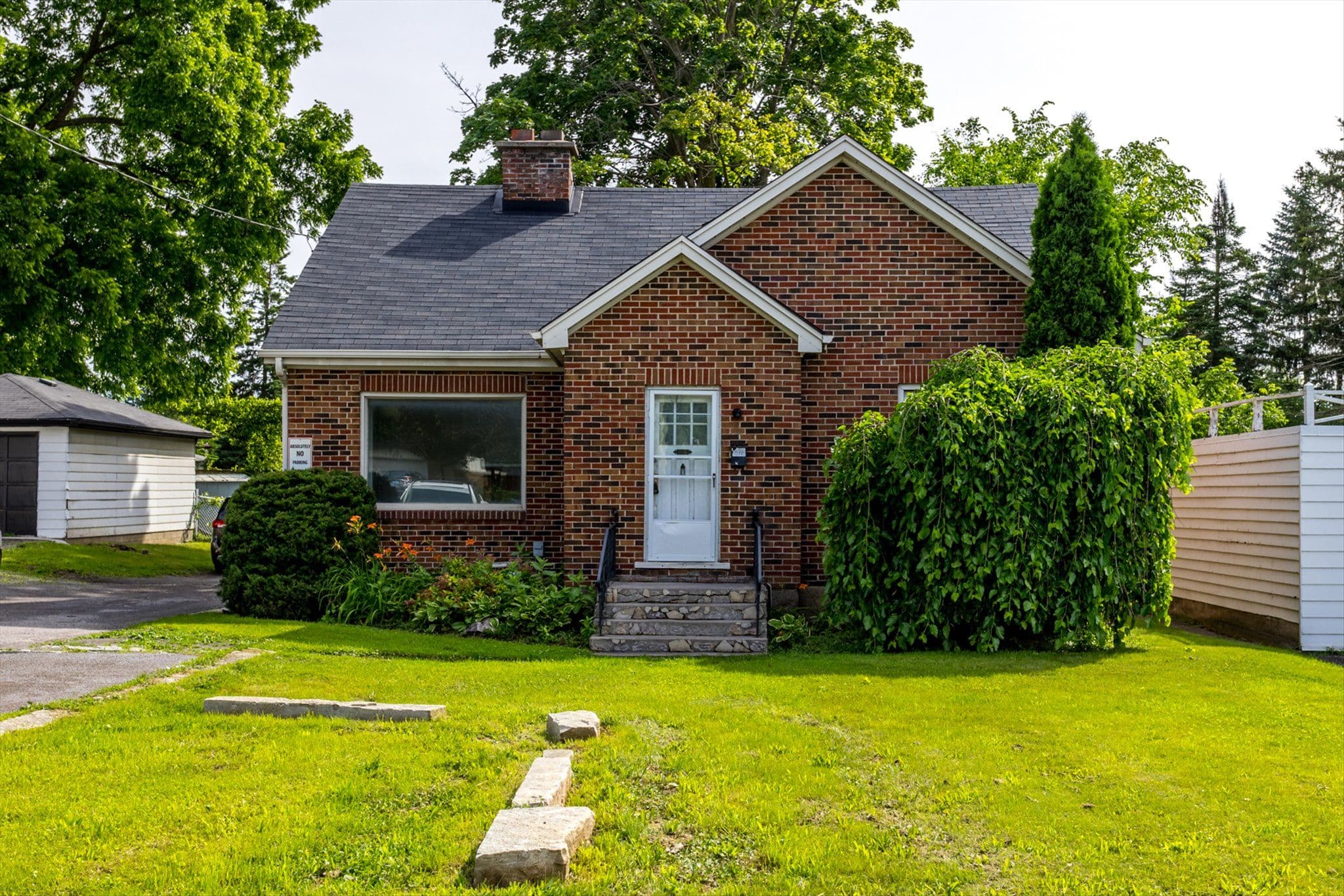 878 Chemong Road, Peterborough, ON K9H 5Z8