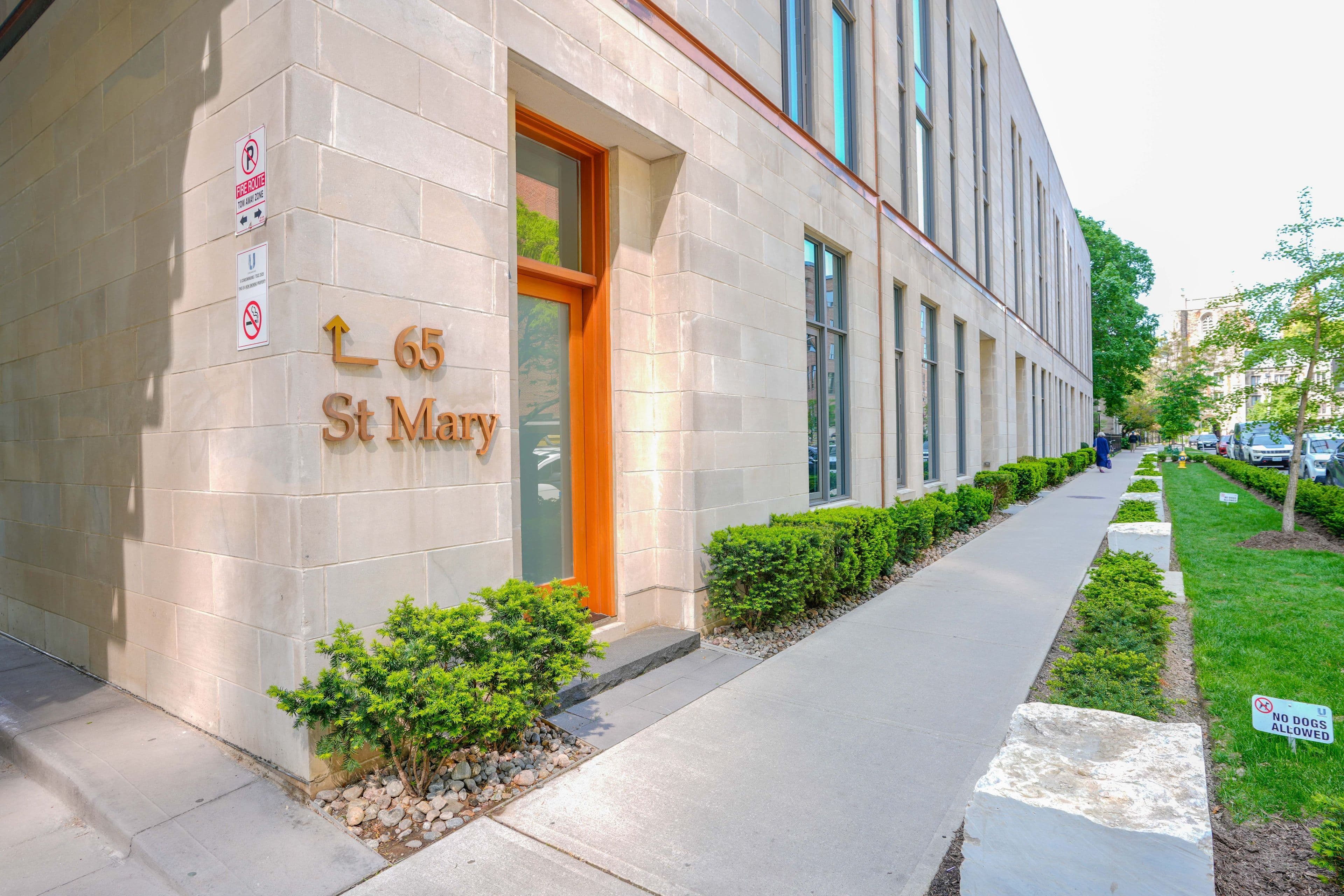 65 St Mary Street 2202, Toronto C01, ON M5S 0A6