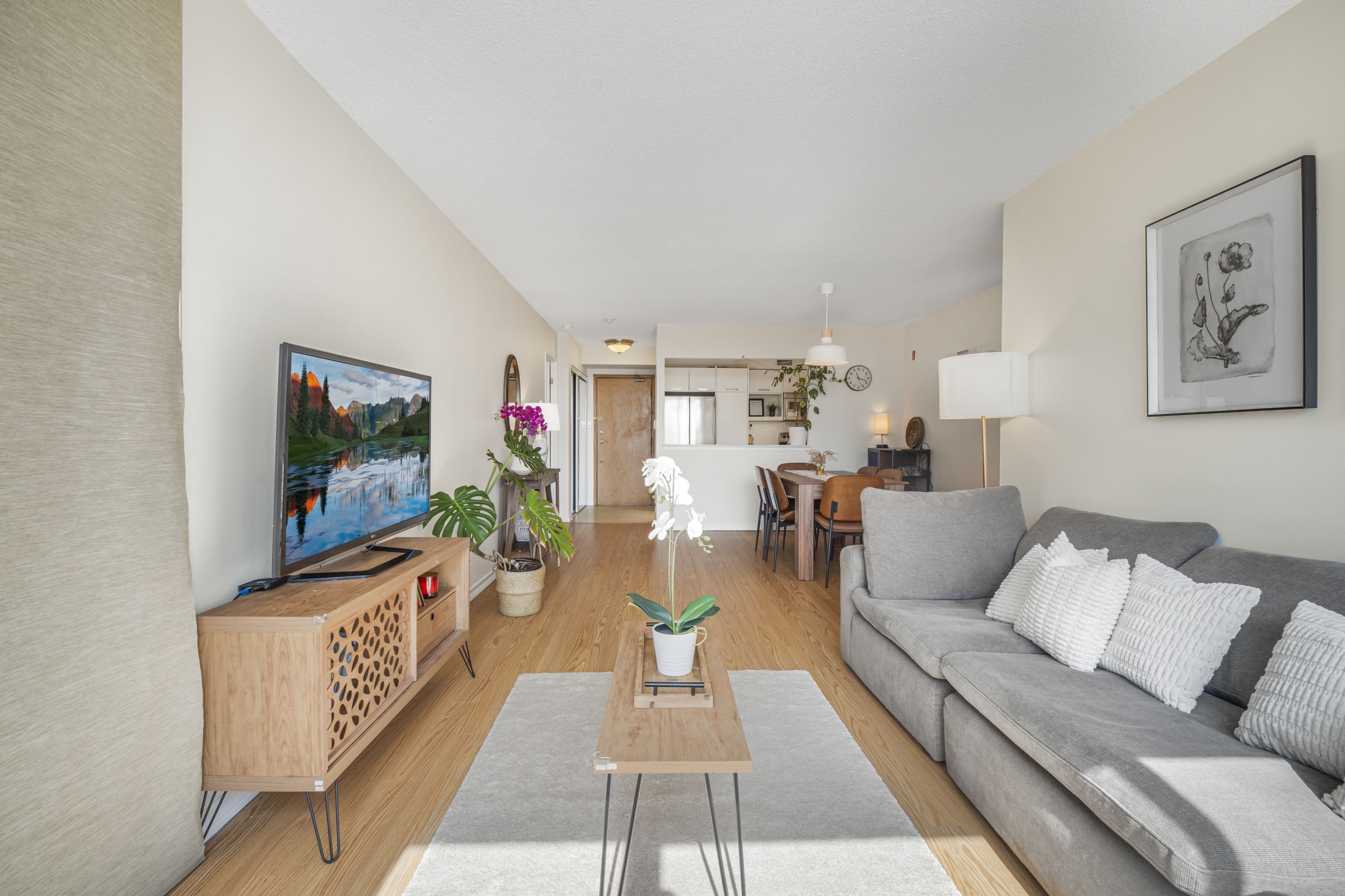 22 Southport Street 438, Toronto W01, ON M6S 4Y9