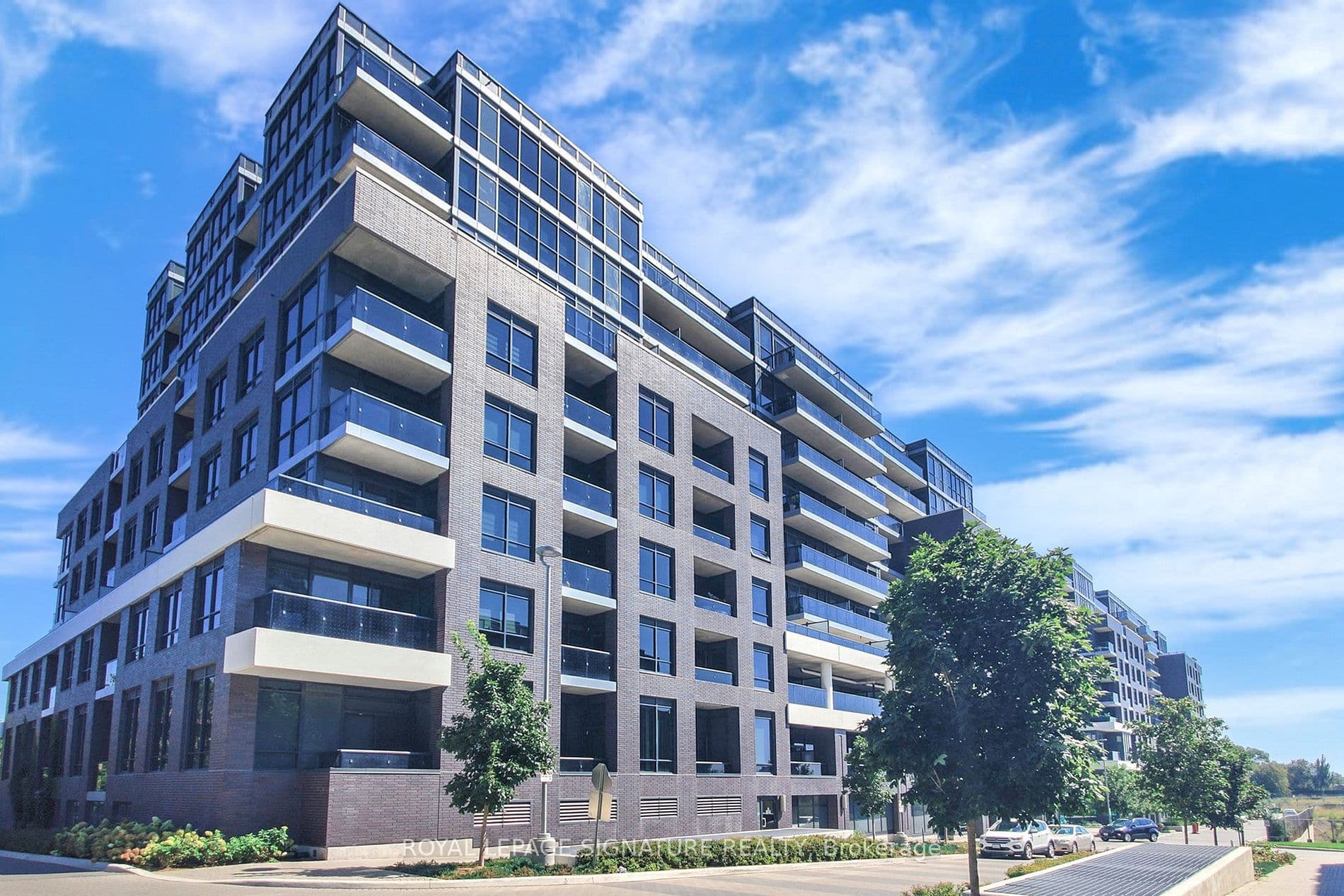 26 Gibbs Road 211, Toronto W08, ON M9B 0E3