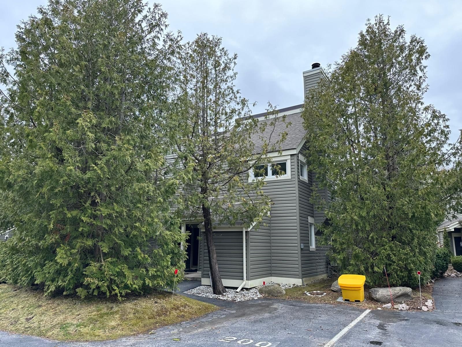 200 ESCARPMENT Crescent, Collingwood, ON L9Y 5B4