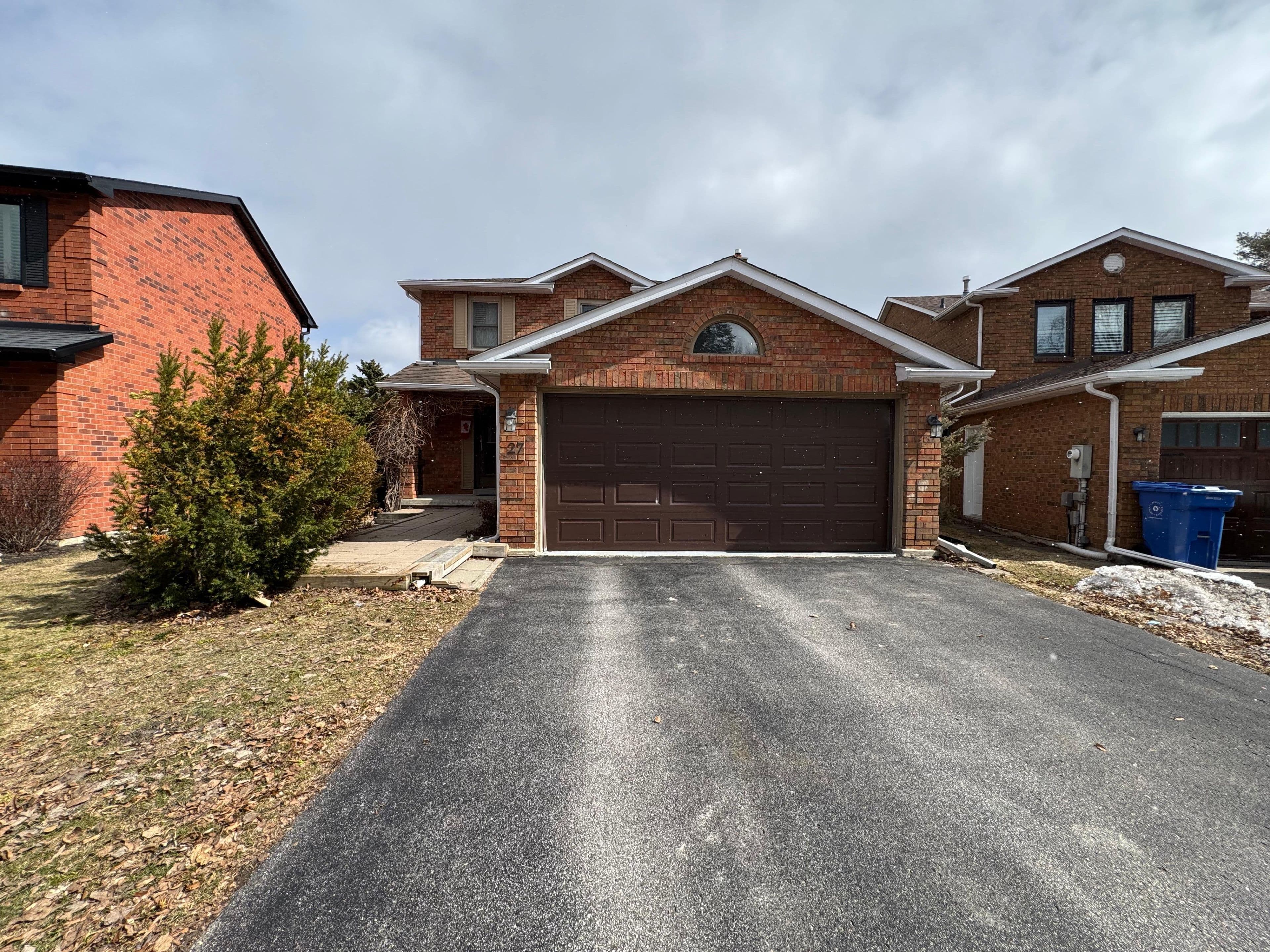 27 Dawson Crescent, Aurora, ON L4G 4T7
