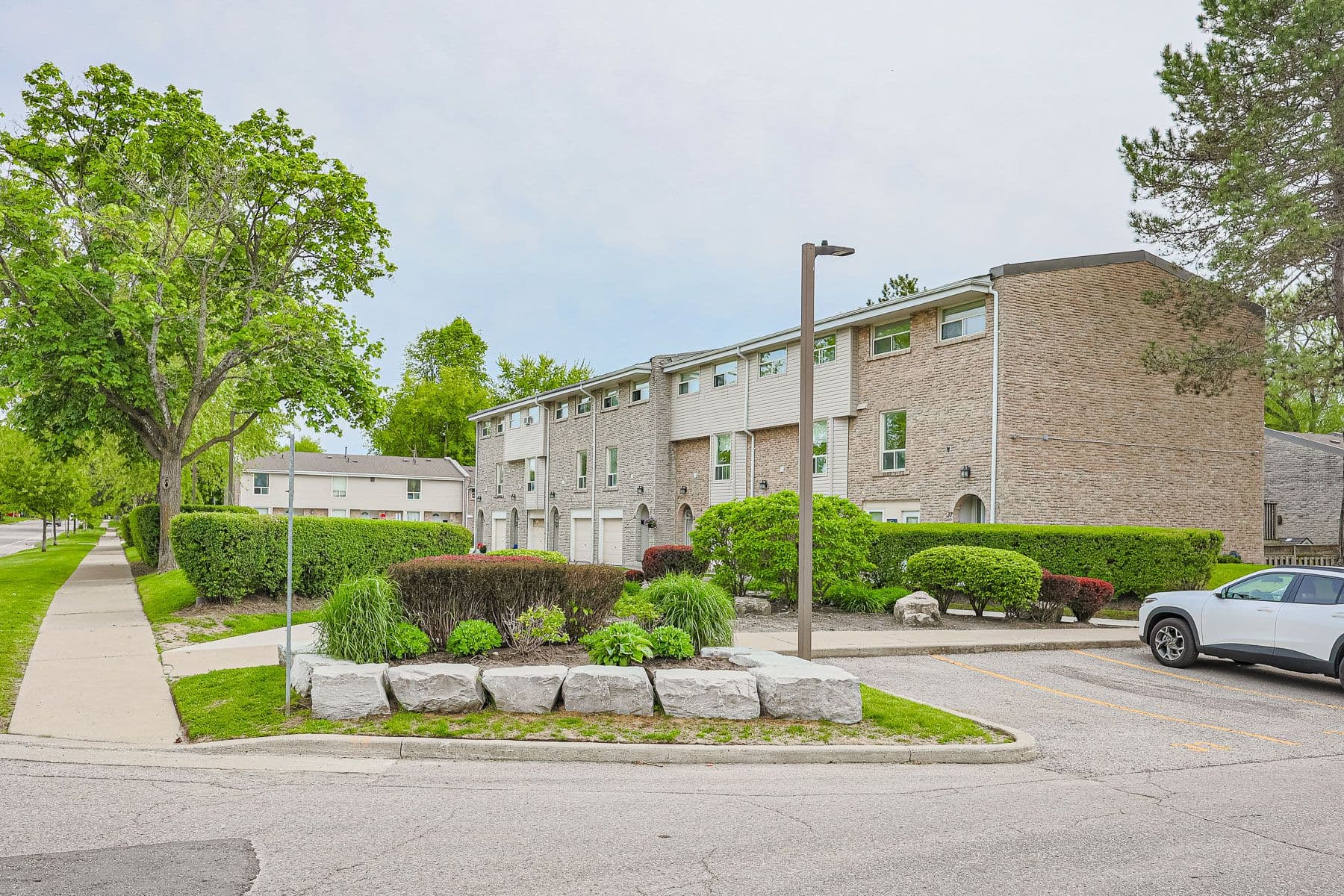 560 Waverly Street N 18, Oshawa, ON L1J 5Y4