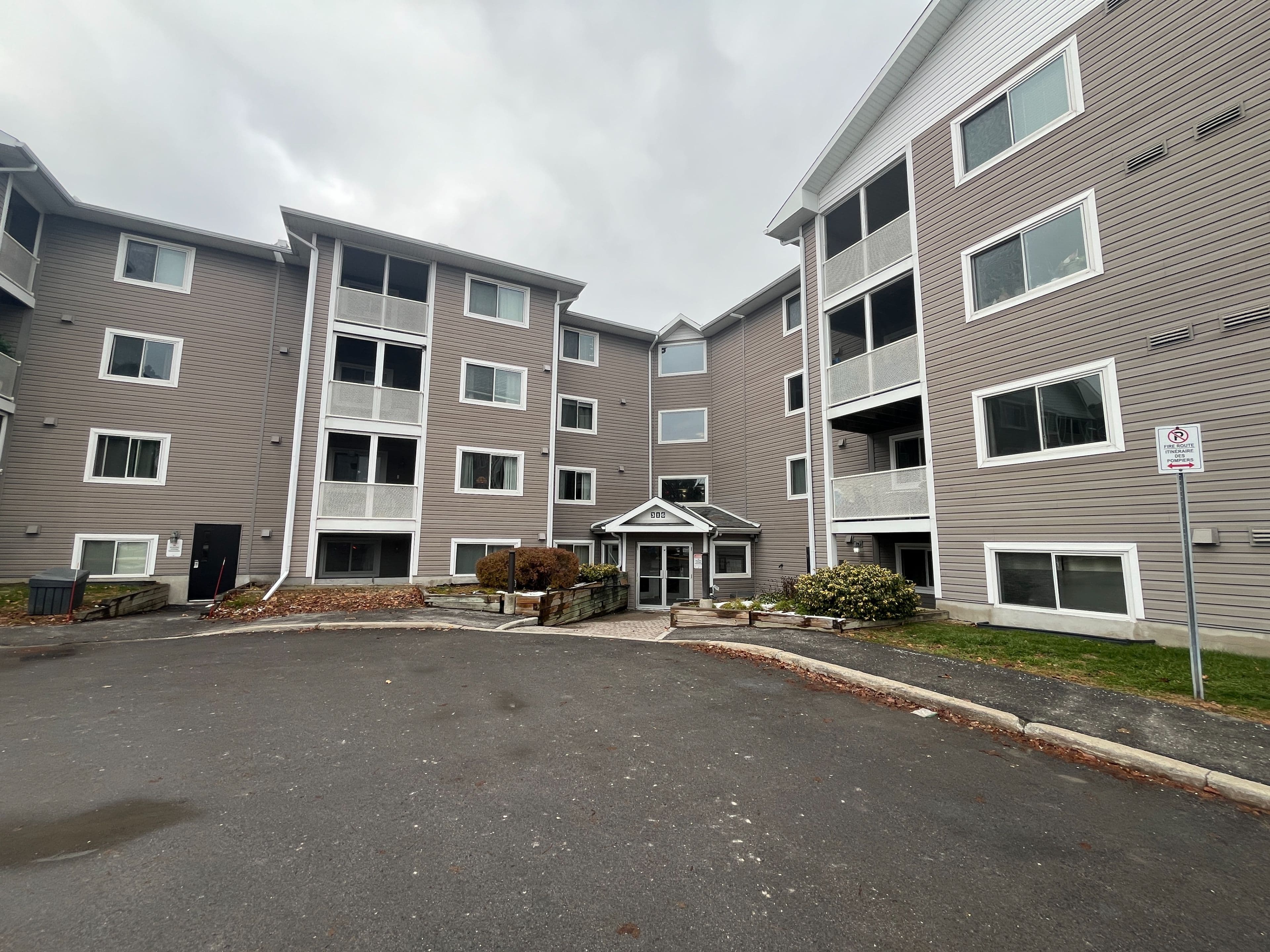 316 Lorry Greenberg Drive 117, Hunt Club - South Keys and Area, ON K1T 3J6