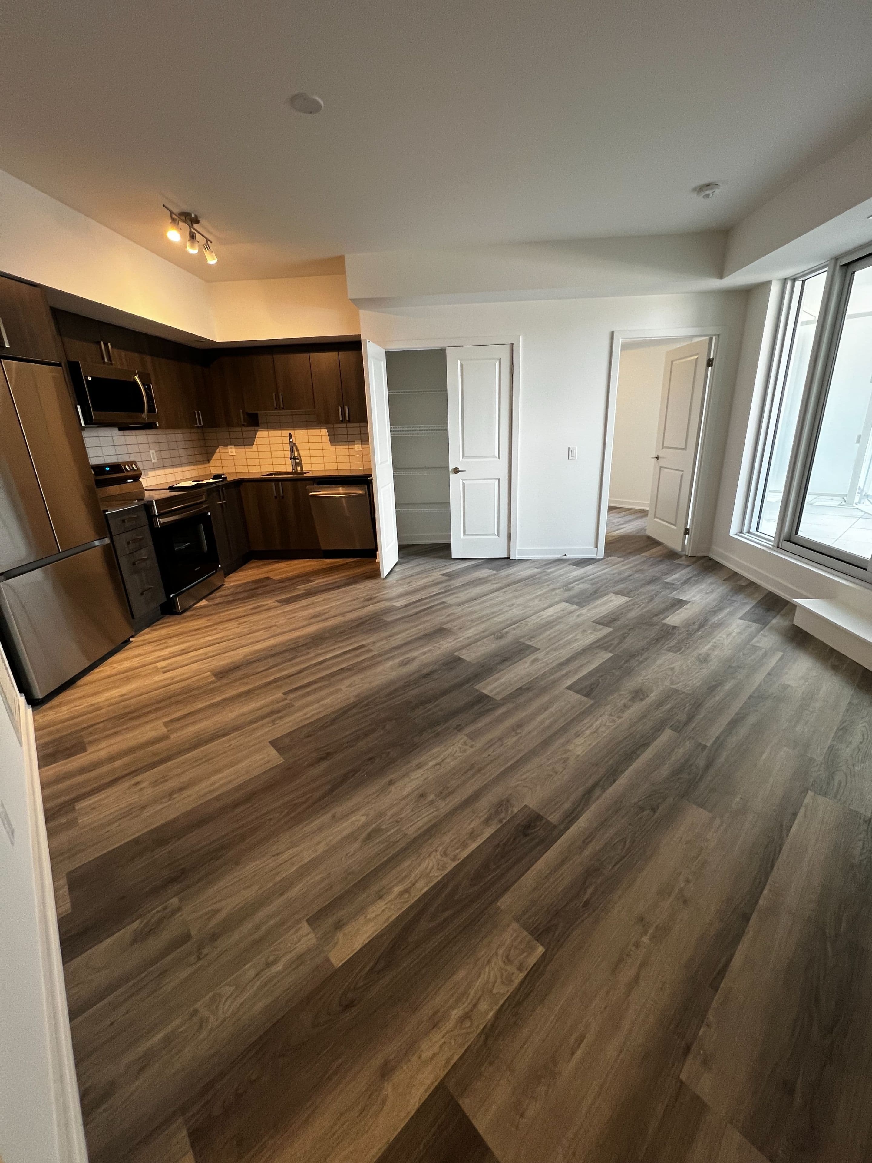 1010 SANDY BEACH Road 217, Pickering, ON L1W 0C7