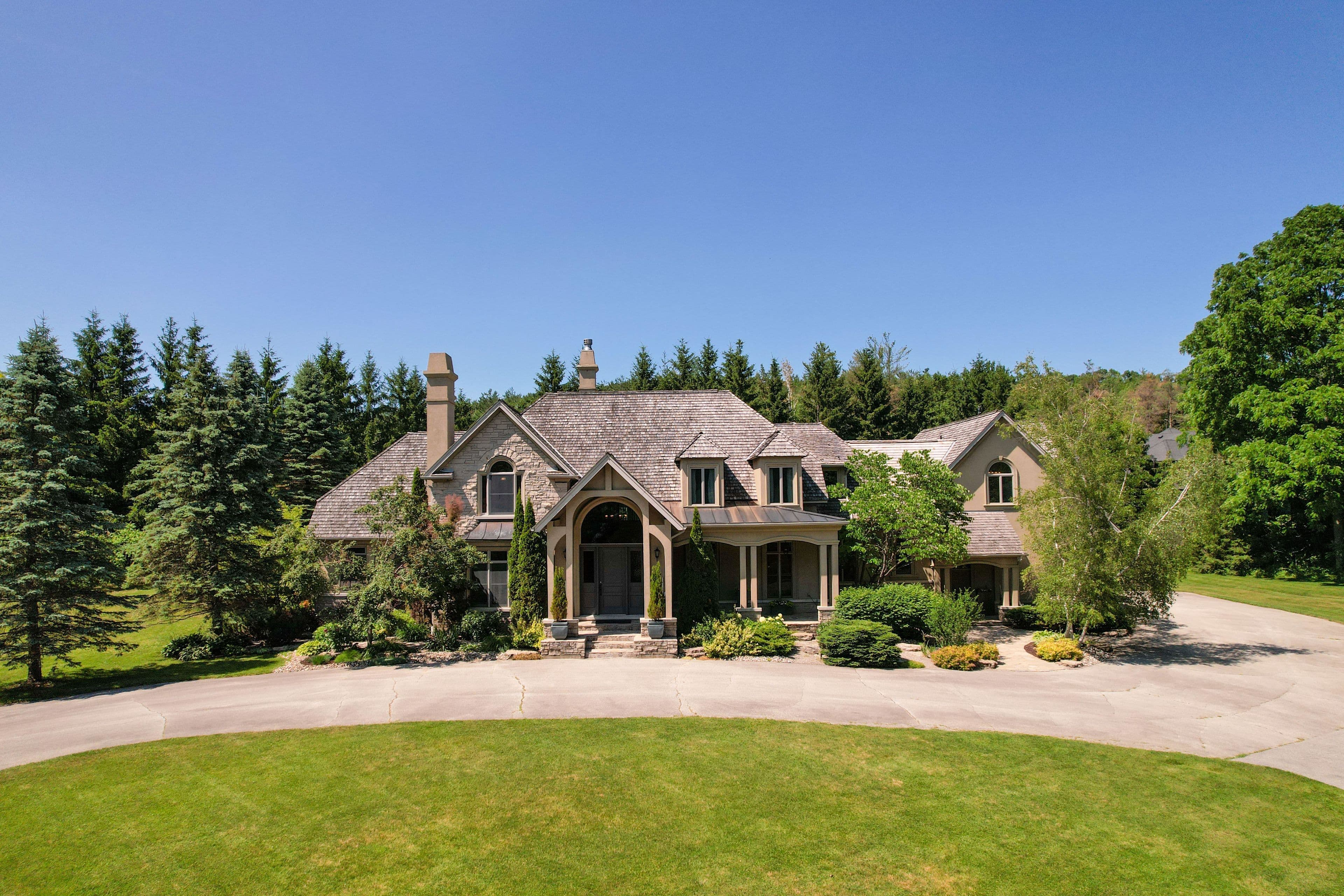 6 Midves Court, Springwater, ON L9X 0P3