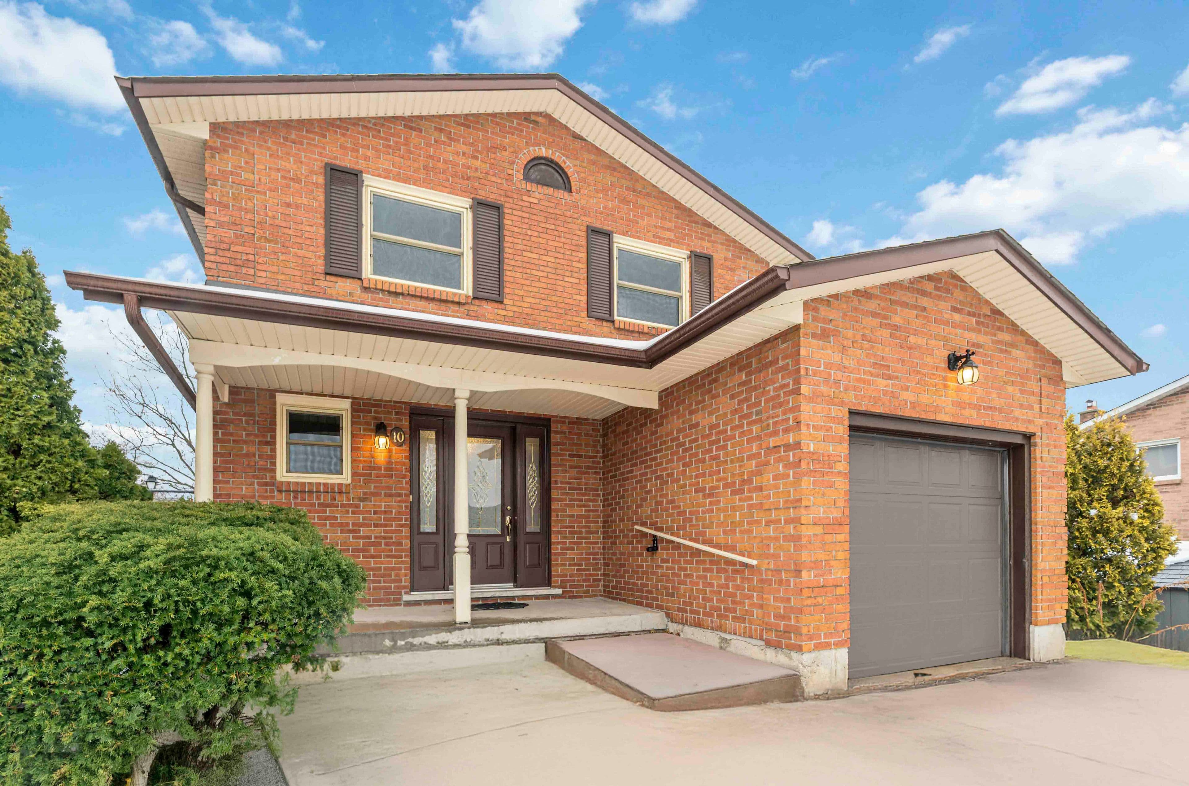 10 Donegel Place, Hamilton, ON L9A 4Z6