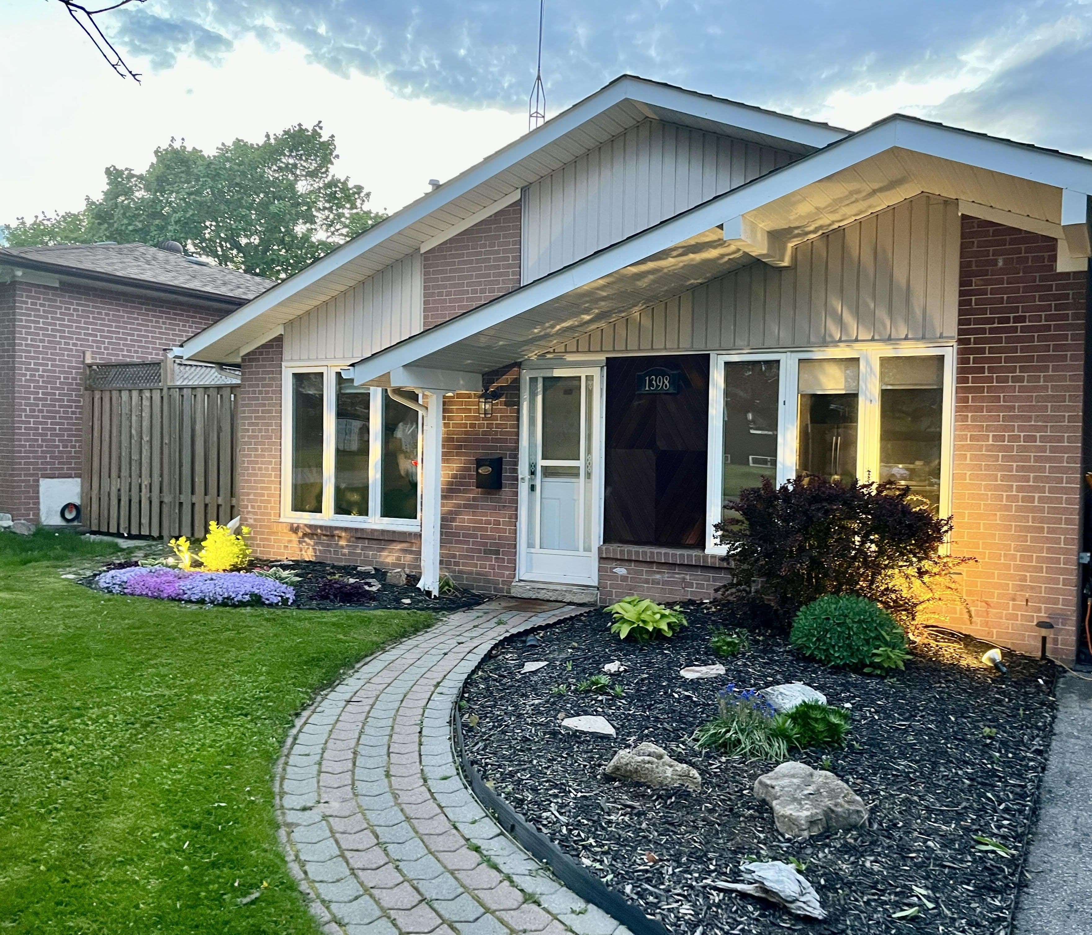 1398 Fordon Avenue, Pickering, ON L1W 1J9