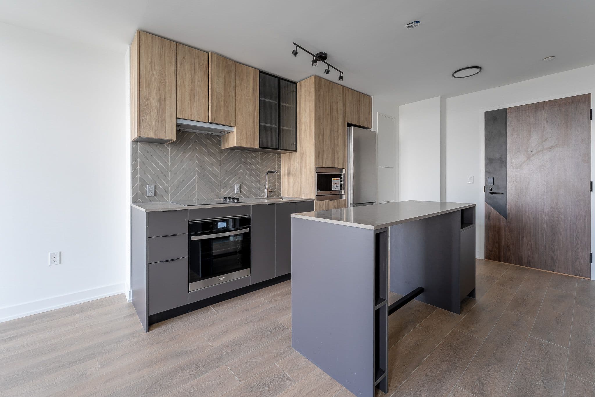 1037 THE QUEENSWAY Avenue 1008, Toronto W08, ON M8Z 0H5