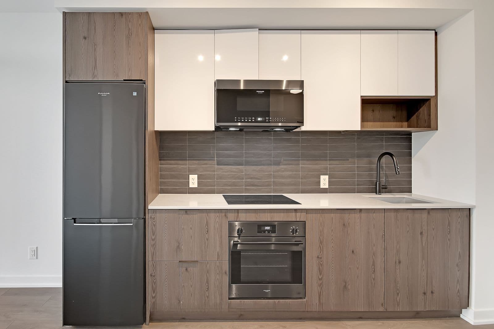 5 Defries Street 406, Toronto C08, ON M5A 3R4