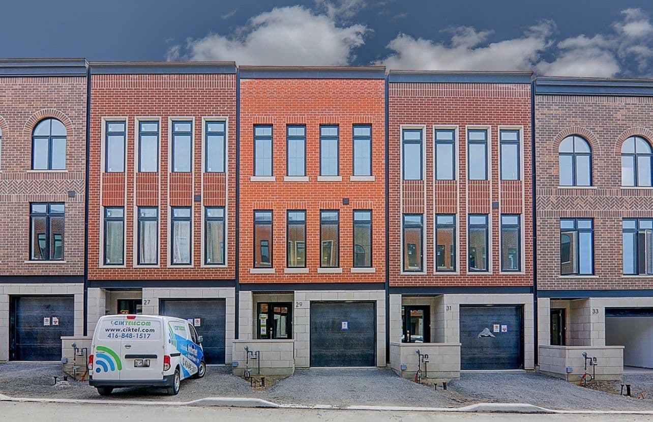 27 Chestnut Court, Aurora, ON L4G 4A4, Aurora