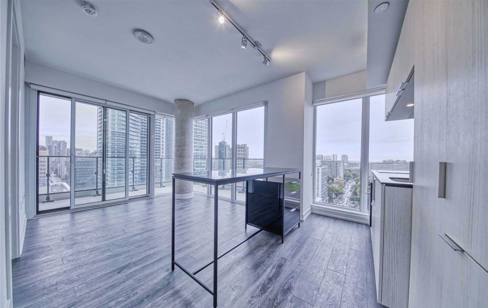 77 Shuter Street 1910, Toronto C08, ON M5B 0B8