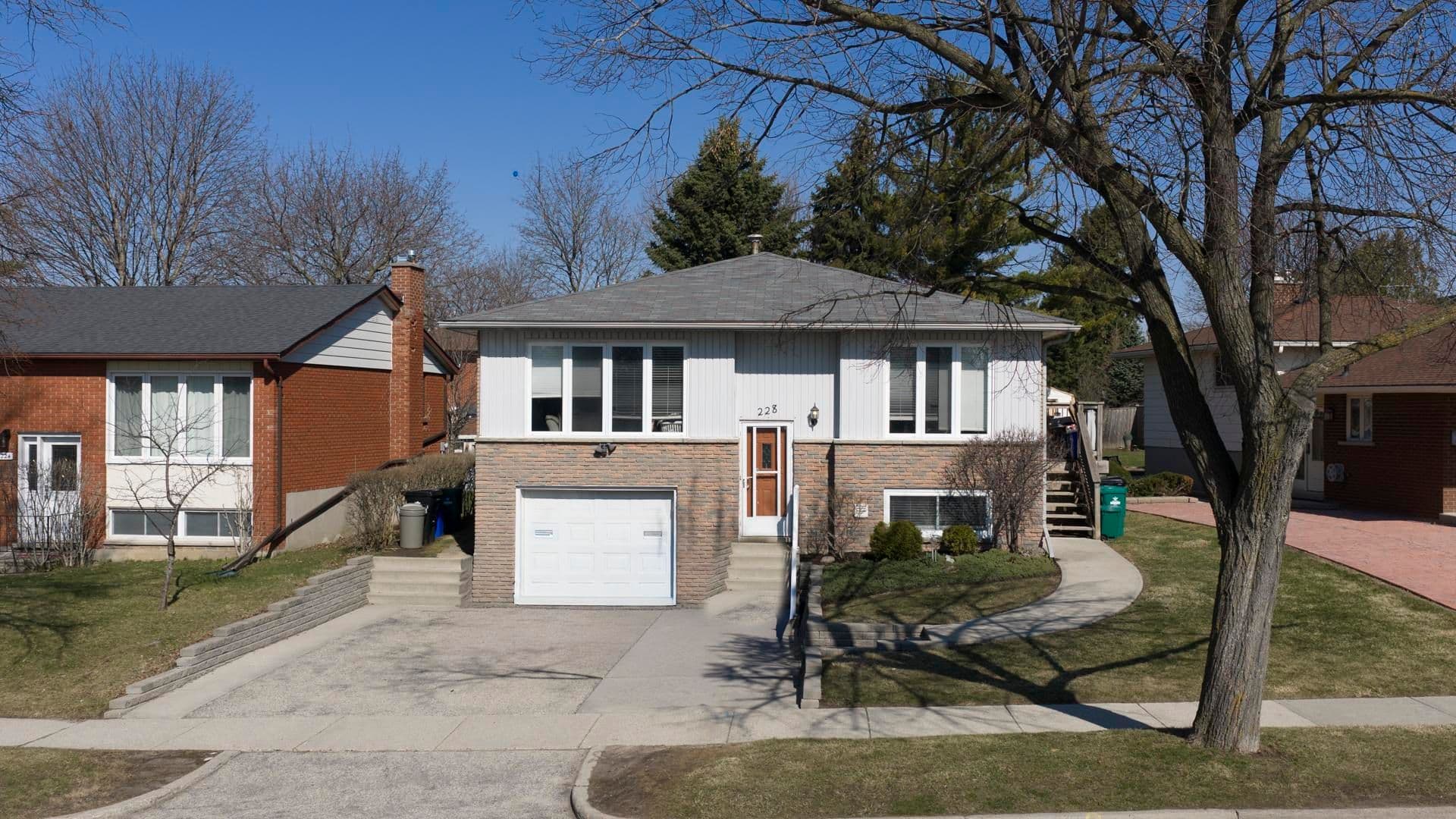 228 Holborn Drive, Kitchener, ON N2A 2E8