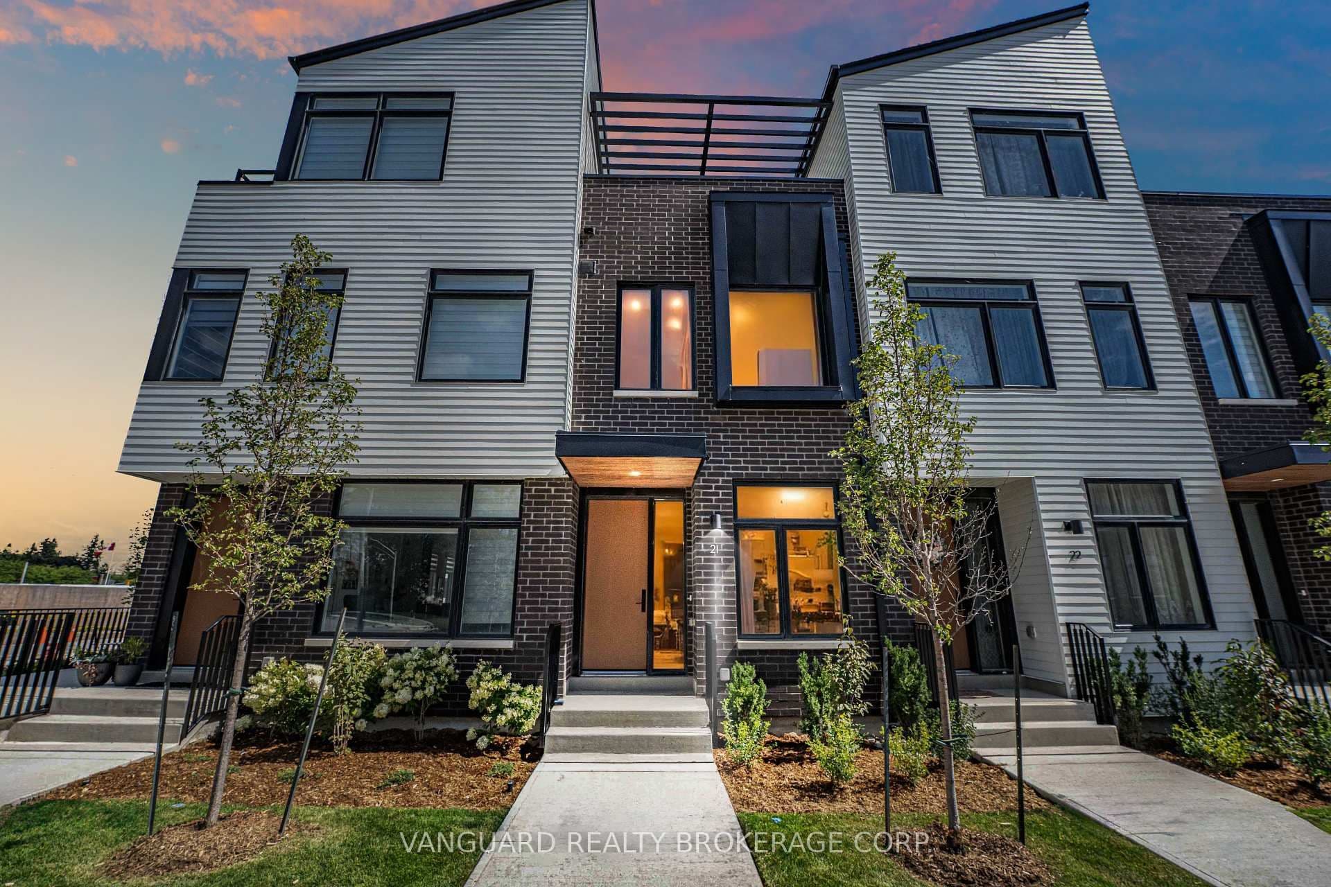 15 Lou Parsons Way 21, Mississauga, ON L5H 0B2