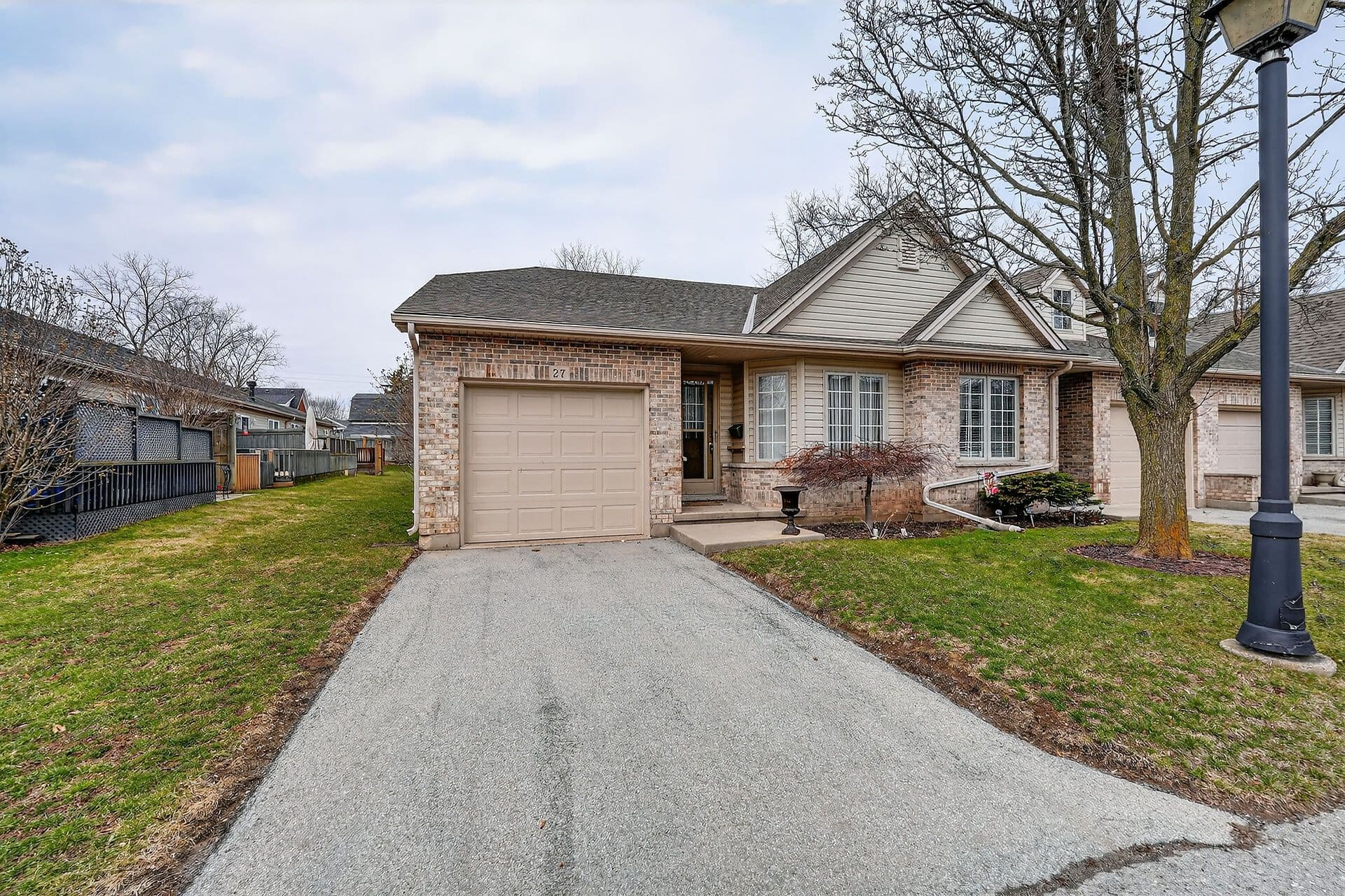 303 Central Avenue 27, Grimsby, ON L3M 5L7