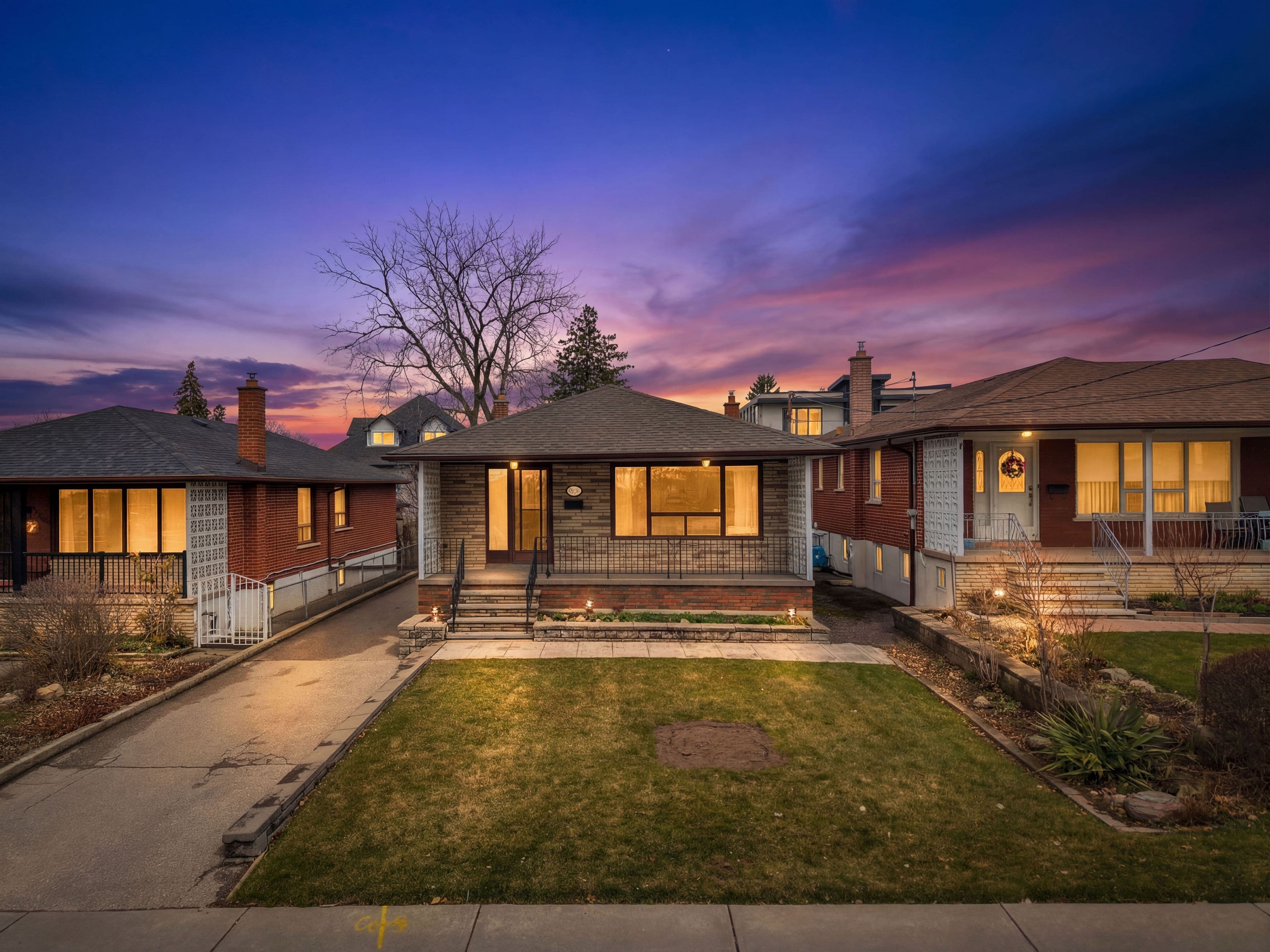 1144 Glengrove Avenue W, Toronto W04, ON M6B 2K4