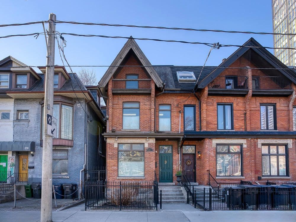 157 Gerrard Street E, Toronto C08, ON M5A 2E4