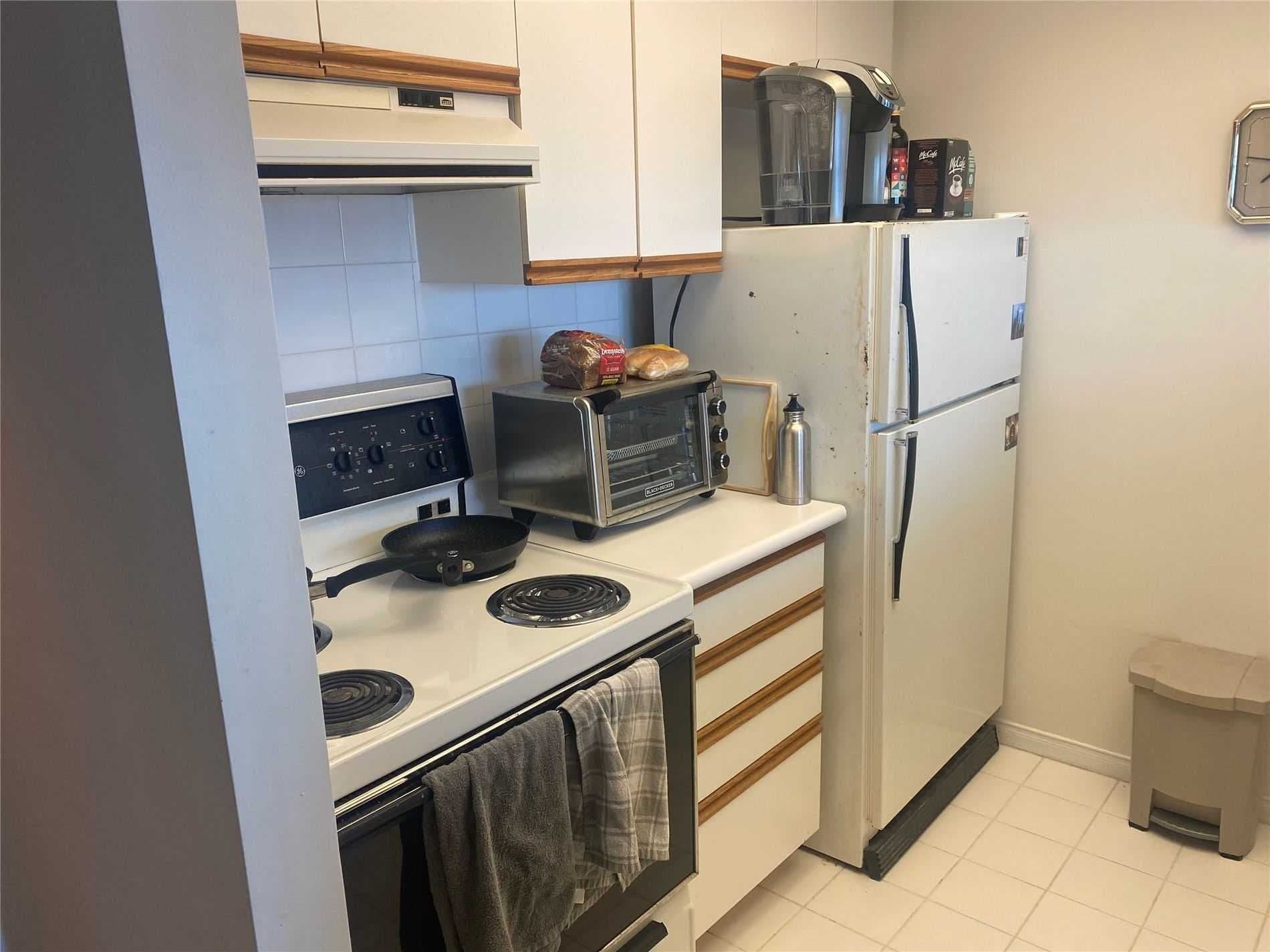 99 Harbour Square 3005, Toronto C01, ON M5J 2H2