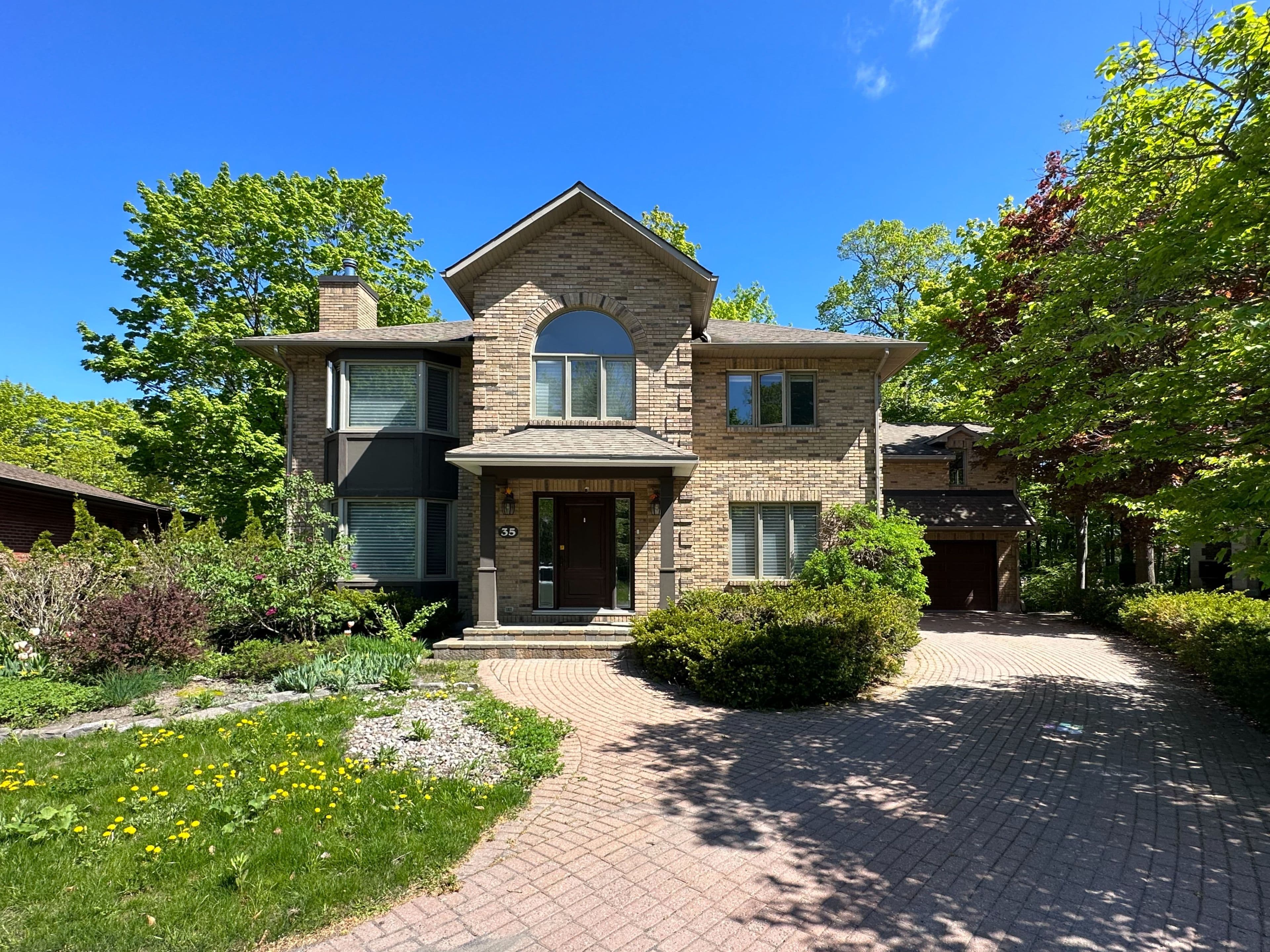 35 BLUE HERON Court, Rockcliffe Park, ON K1L 8J7