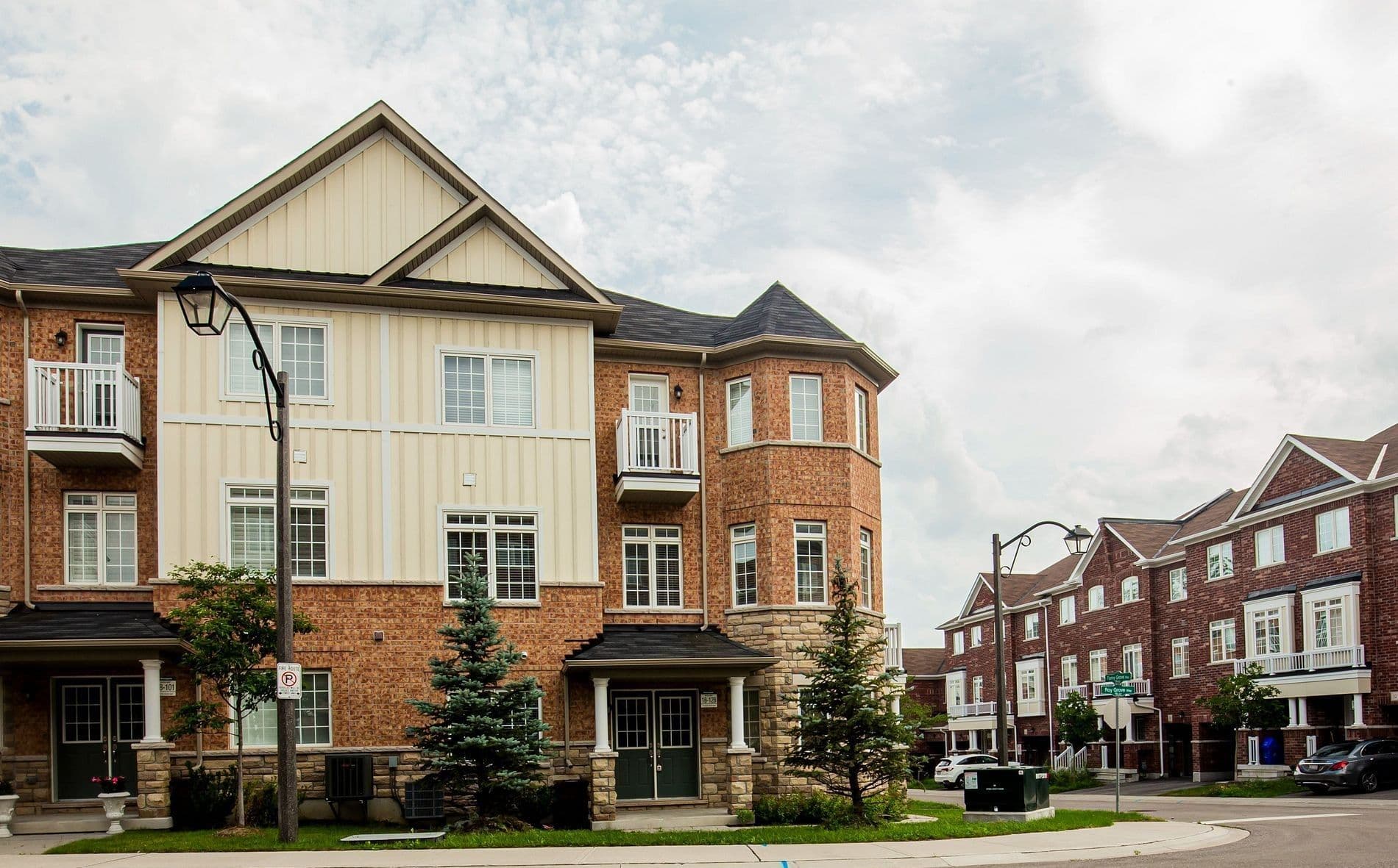 31 Fanny Grove 128, Markham, ON L3R 9Y4
