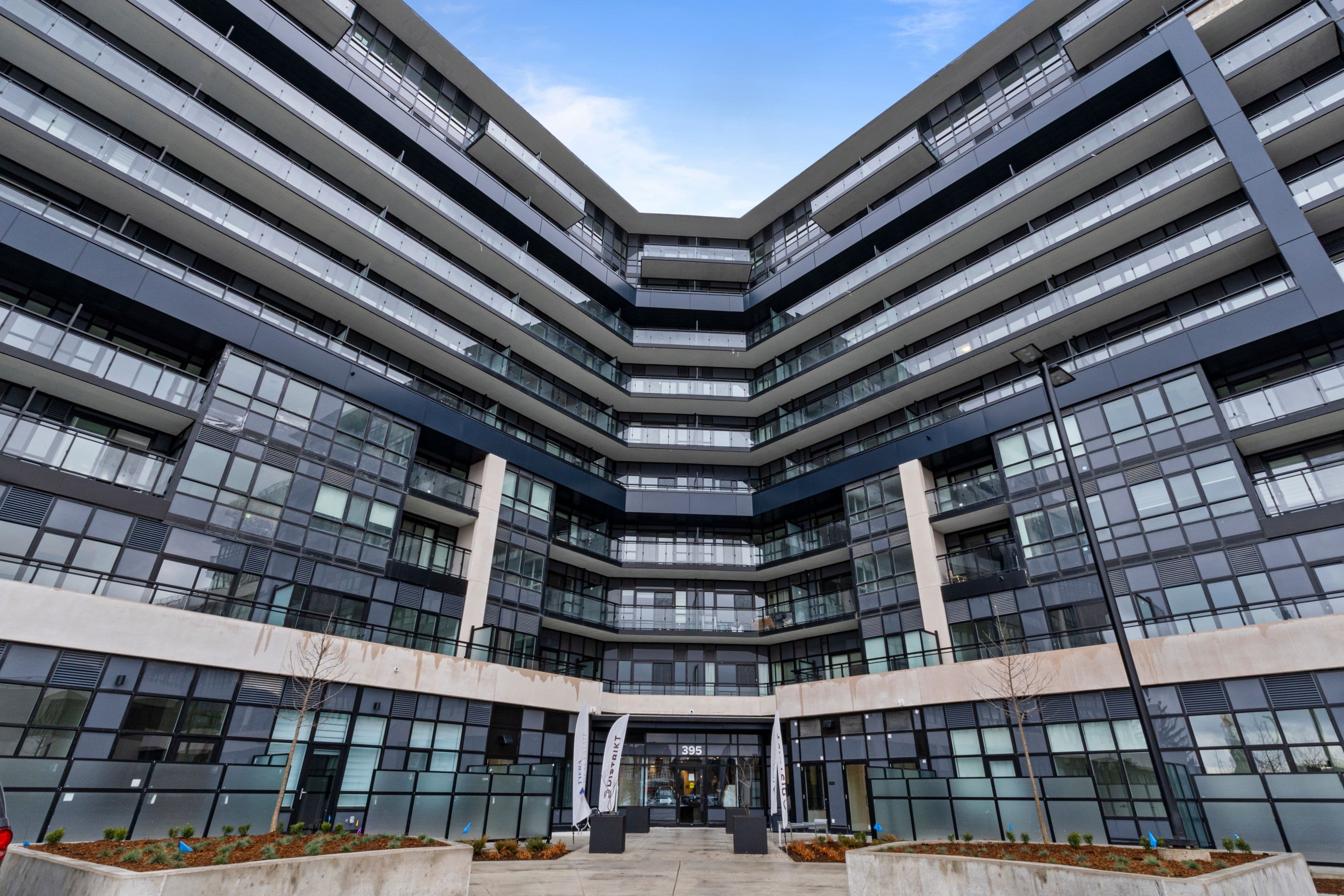 395 Dundas Street W 614, Oakville, ON L6M 5R8