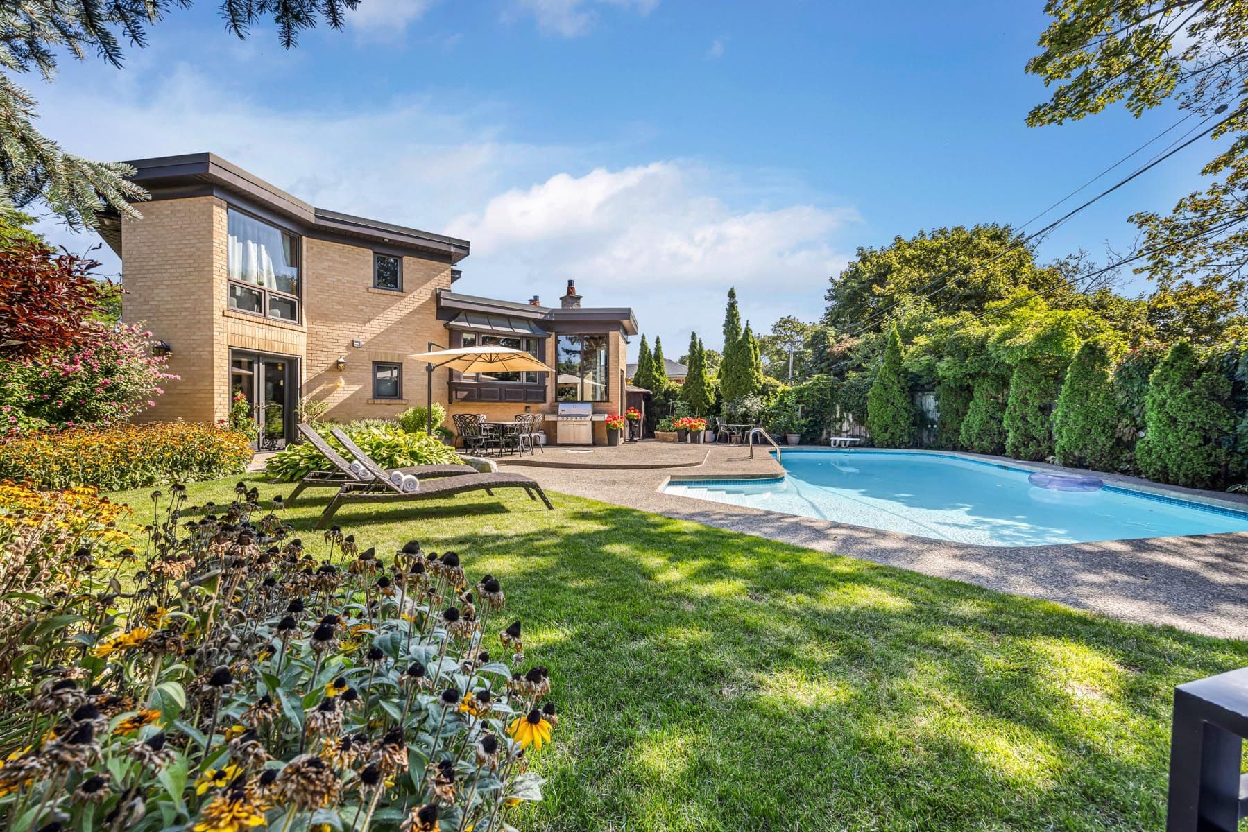 16 Woodpark Road, Toronto W09, ON M9P 1L9