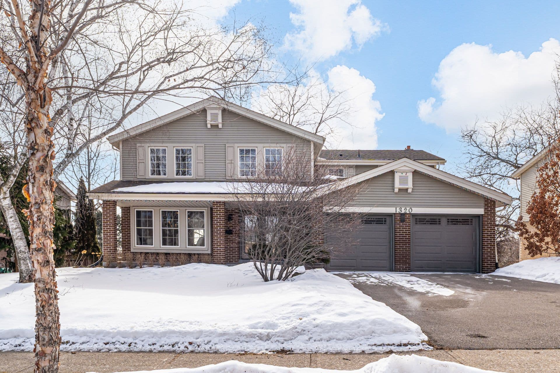 1320 Monmouth Drive, Burlington, ON L7P 3J6