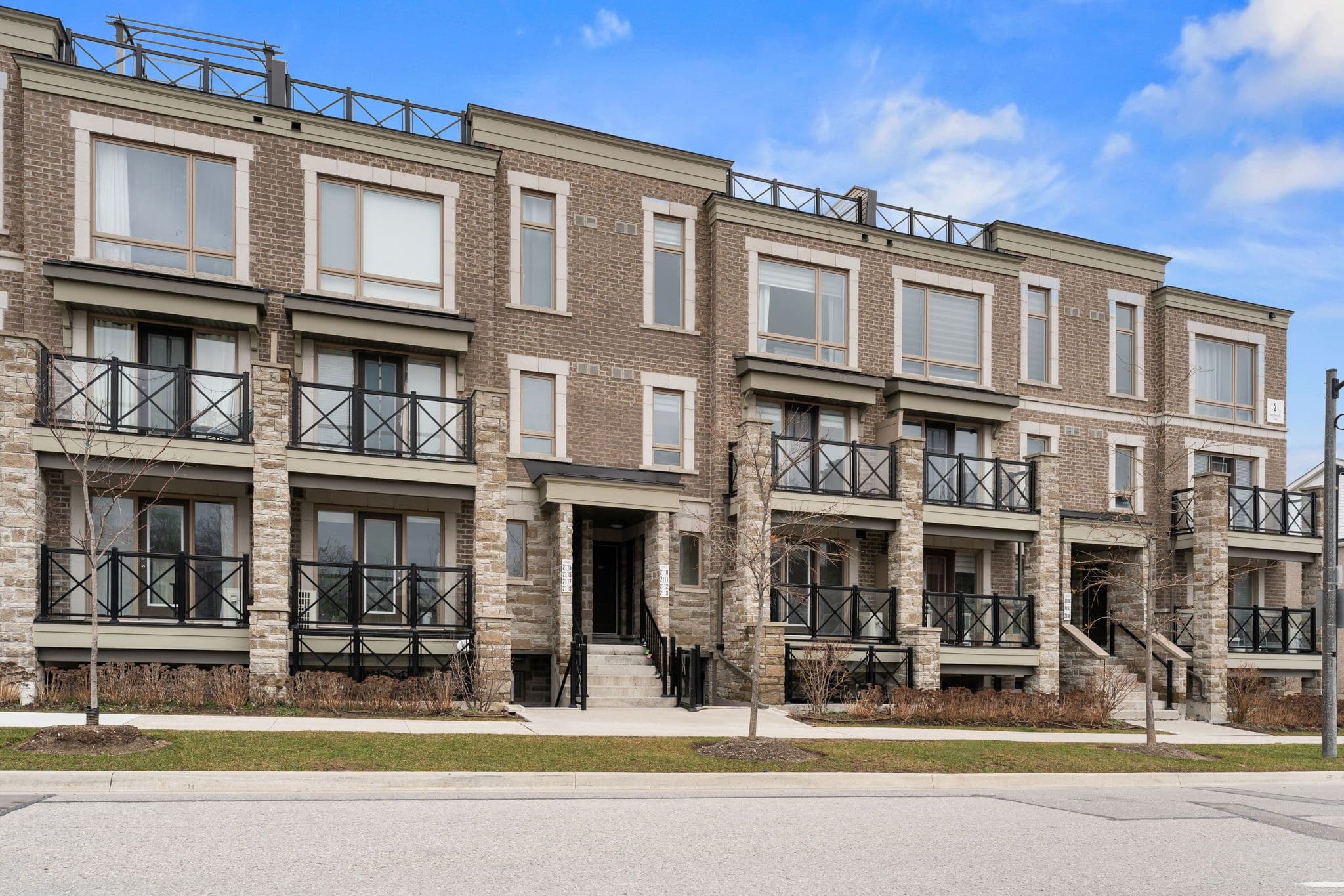 2 Westmeath Lane 2112, Markham, ON L6B 1N5