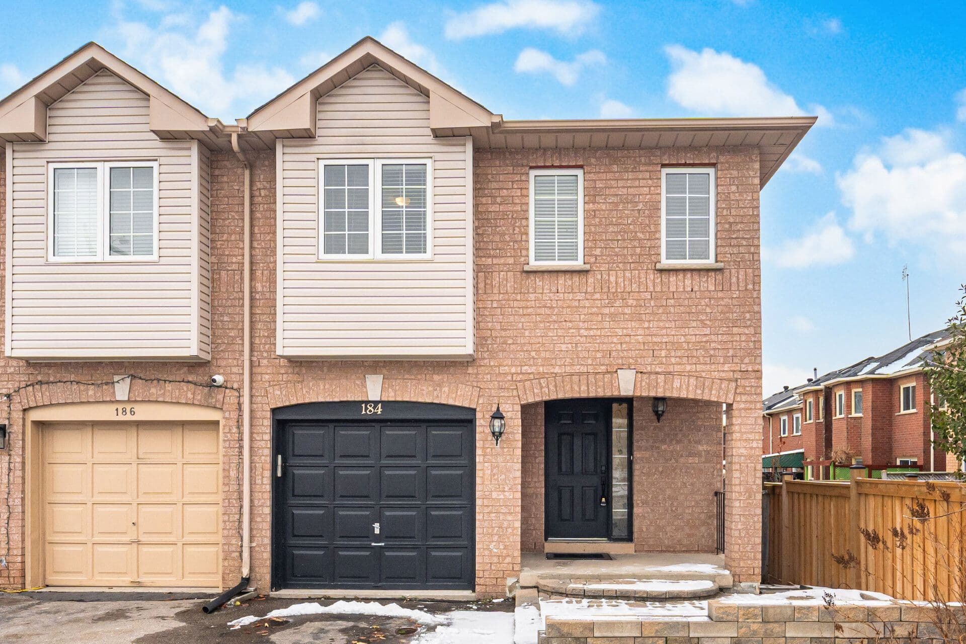 184 Lindenshire Avenue, Vaughan, ON L6A 2X4