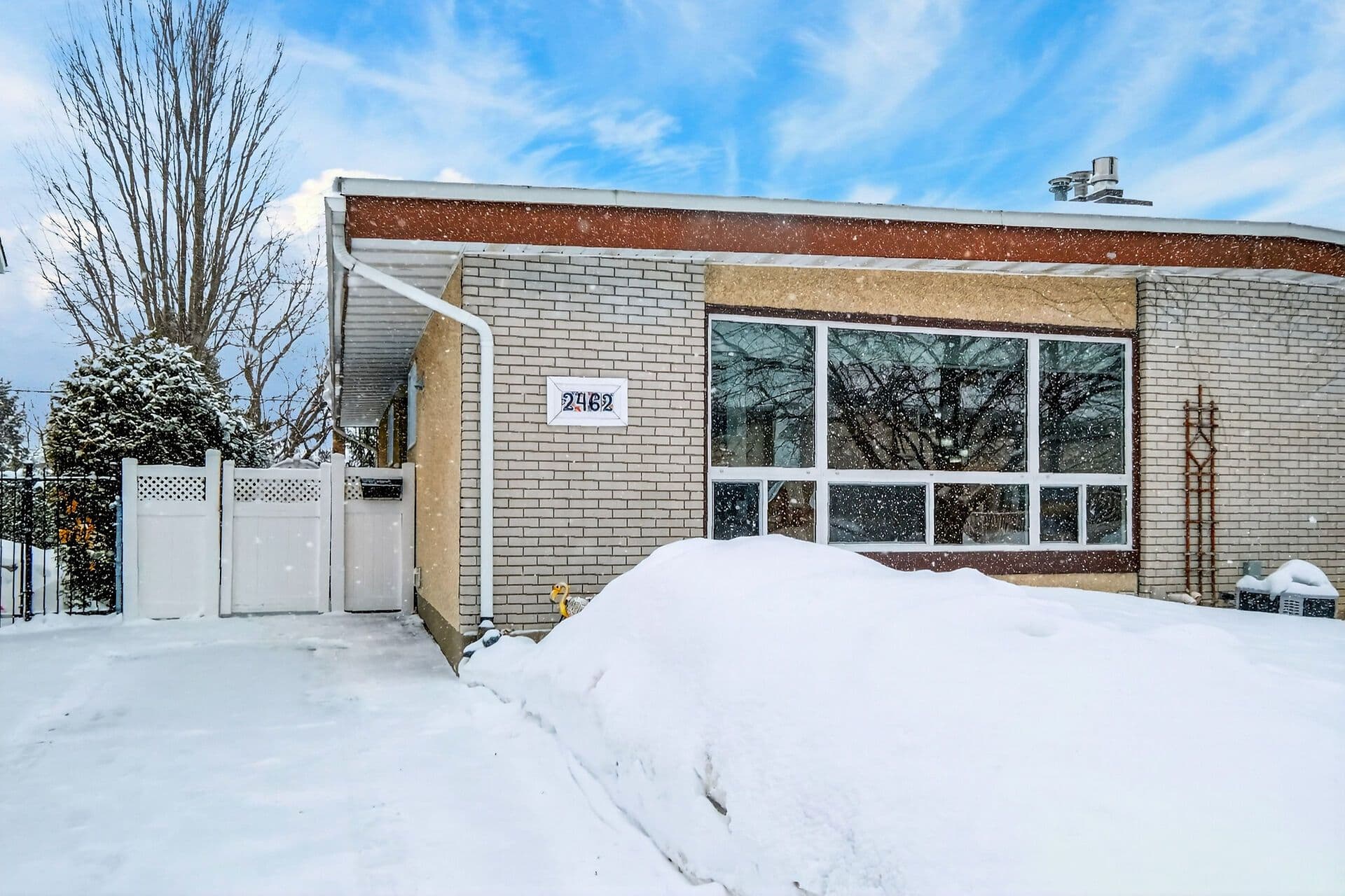 2462 Tupper Avenue, Elmvale Acres and Area, ON K1G 1G7