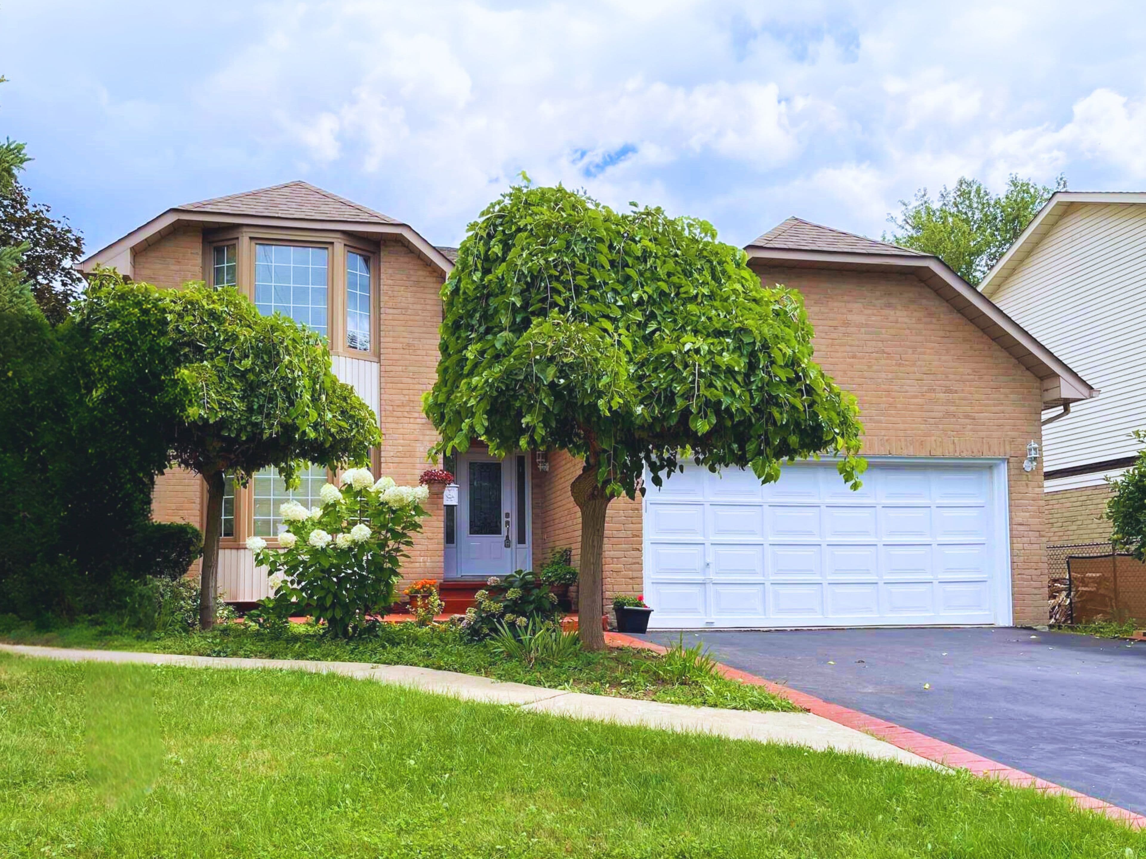 309 Amberly Boulevard, Hamilton, ON L9G 4B6