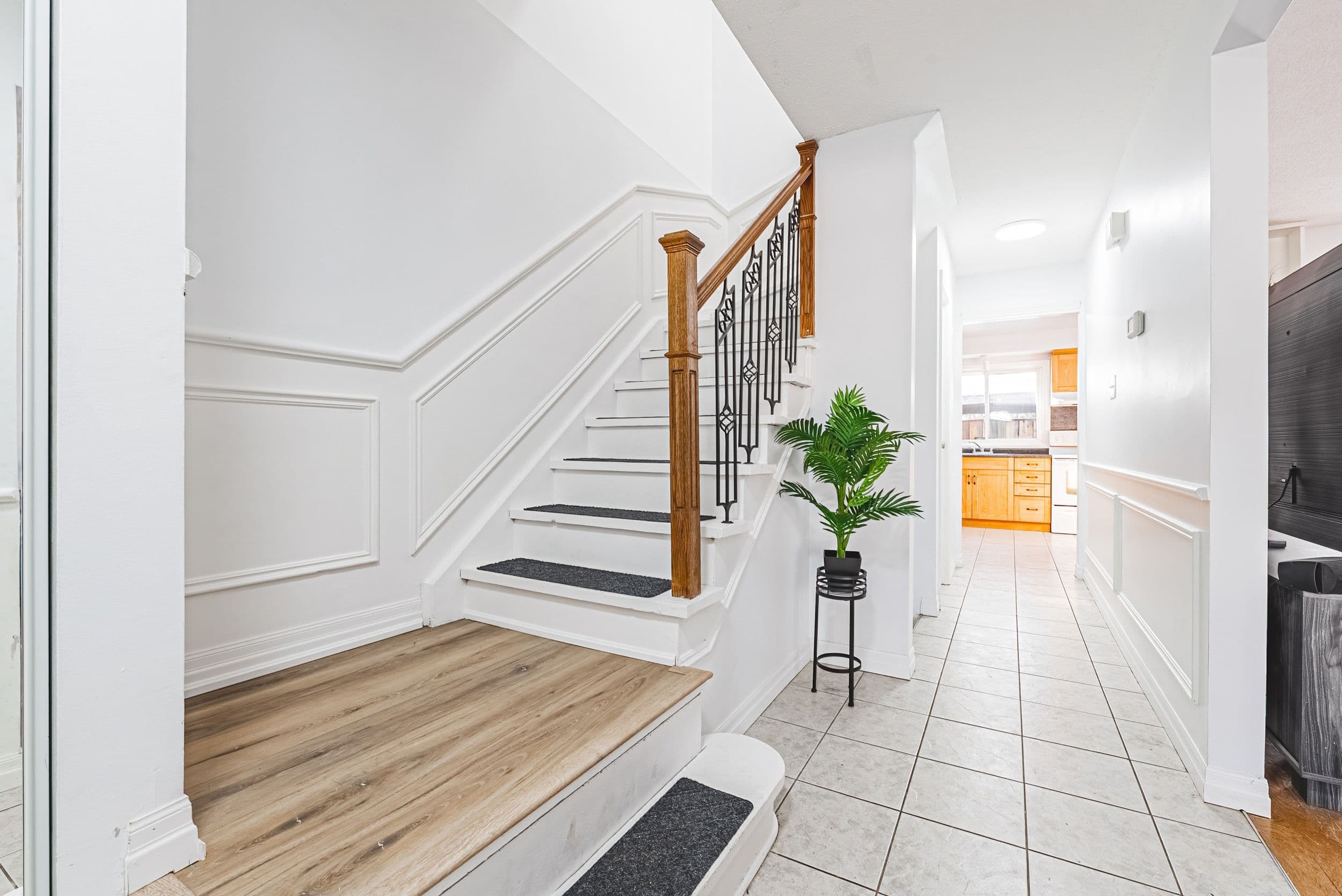 2220 UPPER MIDDLE Road 4, Burlington, ON L7P 3P4