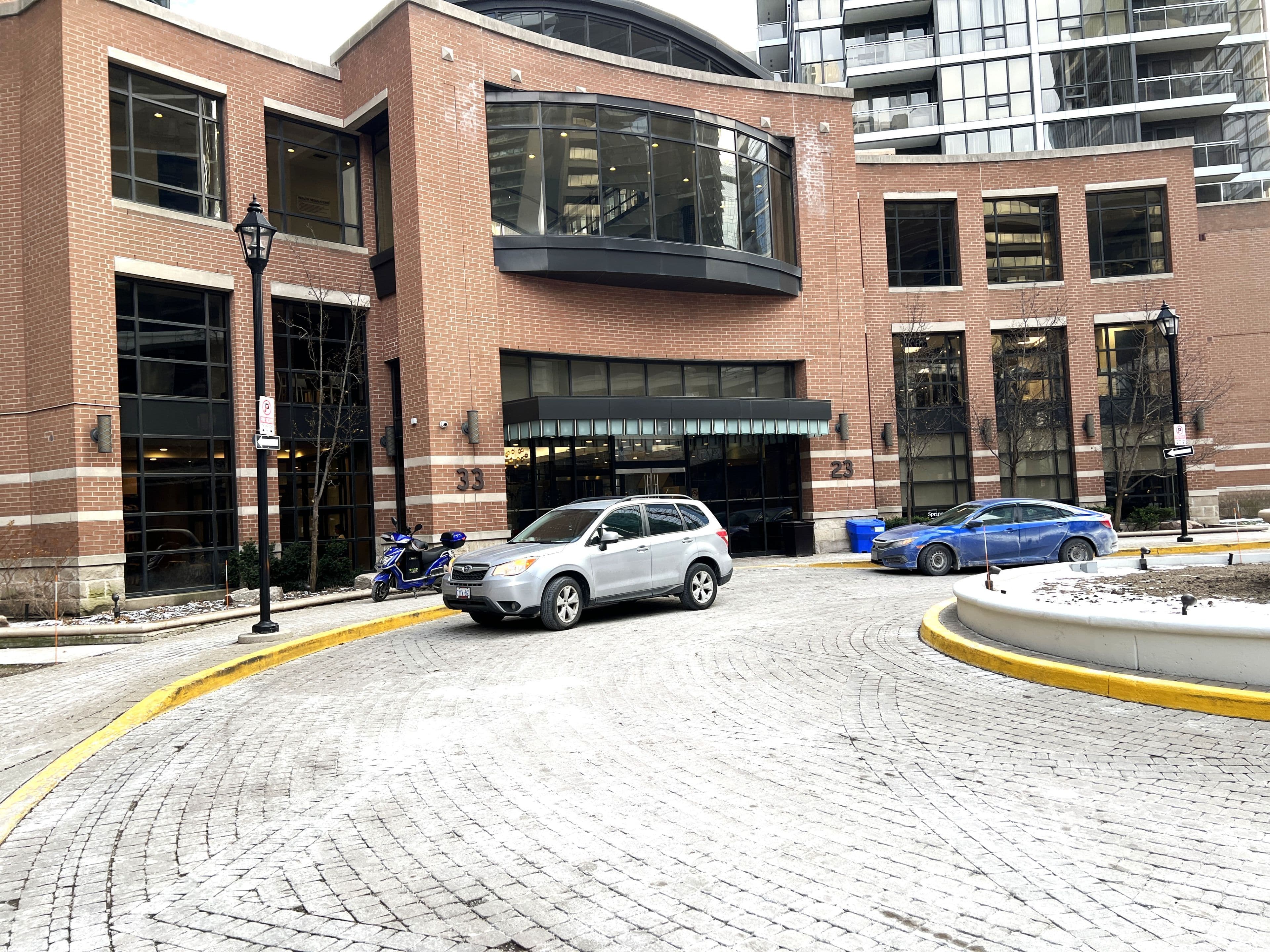 33 Sheppard Avenue E 2411, Toronto C14, ON M2N 7K1