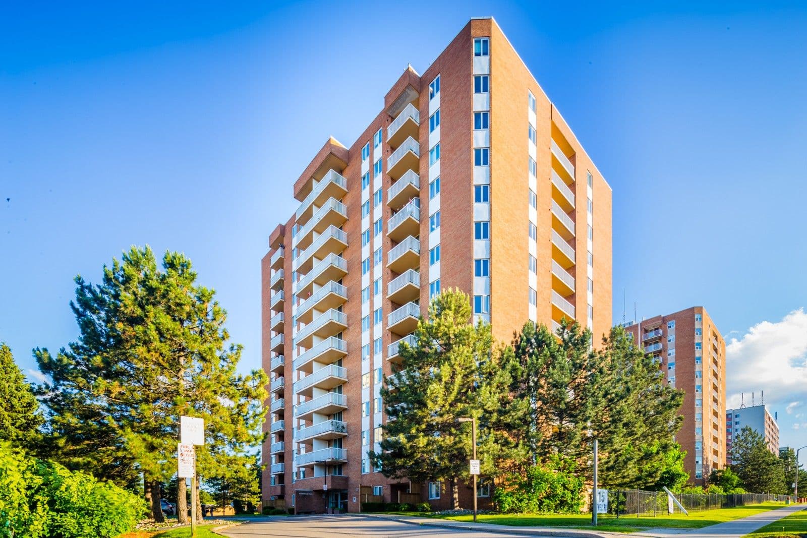 15 Sewells Road 1204, Toronto E11, ON M1B 3V7