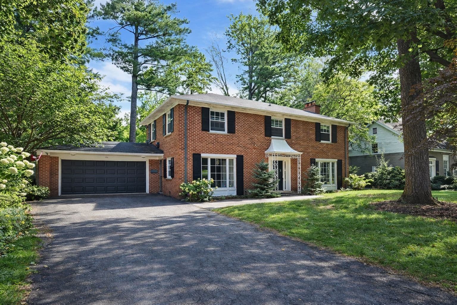 178 Breezy Pines Drive, Mississauga, ON L5B 1B4