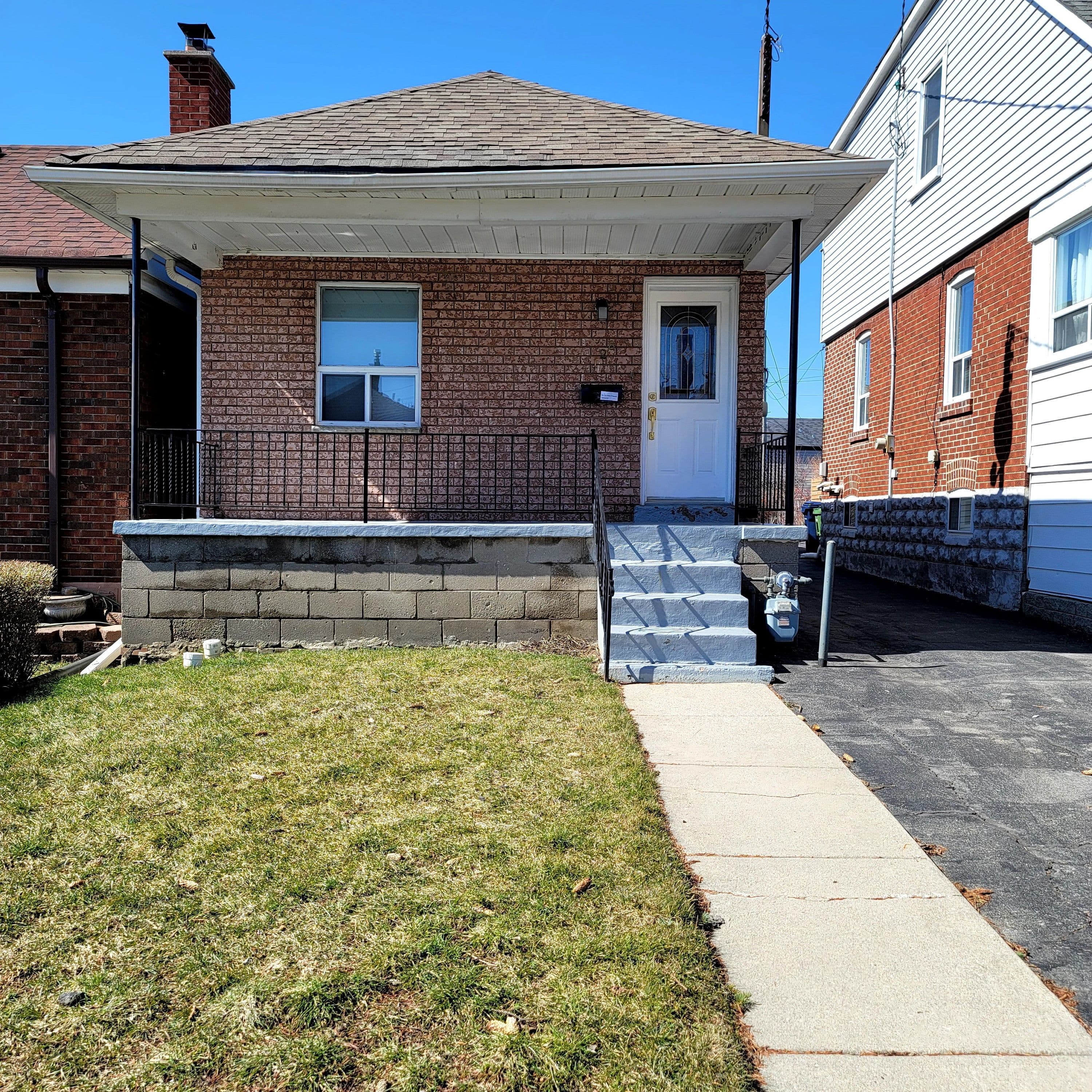 128 Dynevor Road, Toronto W03, ON M6E 3X2