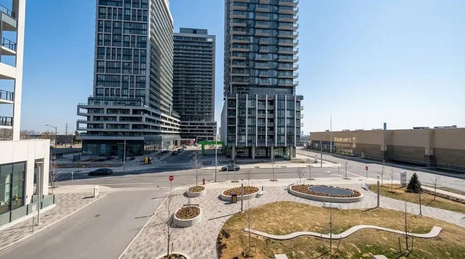 9000 Jane Street 221, Vaughan, ON L4K 0M6