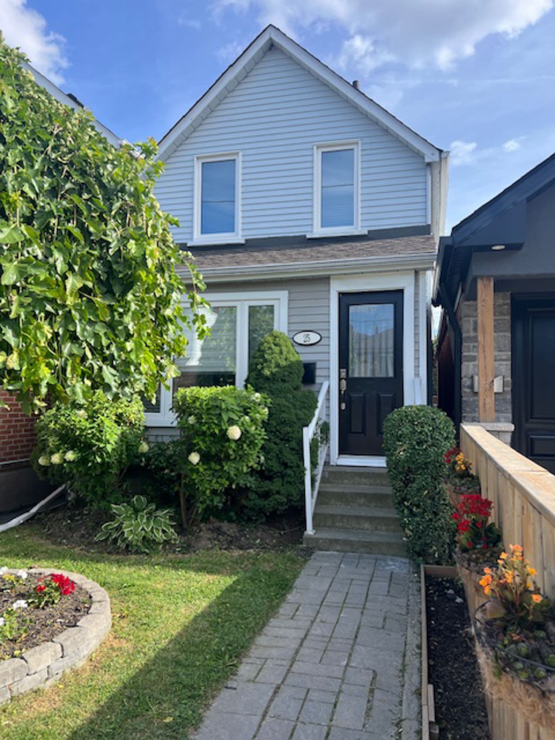 25 Teignmouth Avenue, Toronto W03, ON M6E 1S6