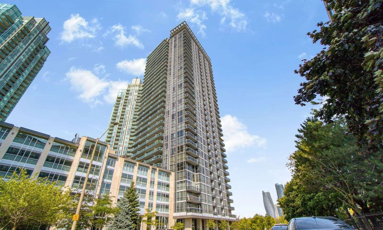 223 SW Webb Drive 2208, Mississauga, ON L5B 0E8
