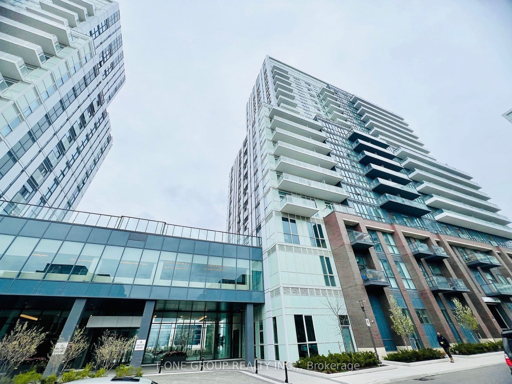 38 Honeycrisp Crescent 1707, Vaughan, ON L4K 0M8