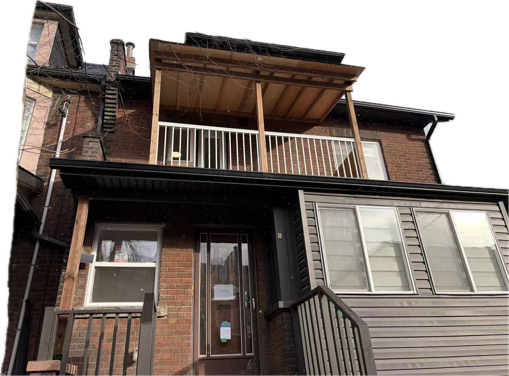 5 Sorauren Avenue 5, Toronto W01, ON M6R 2C6