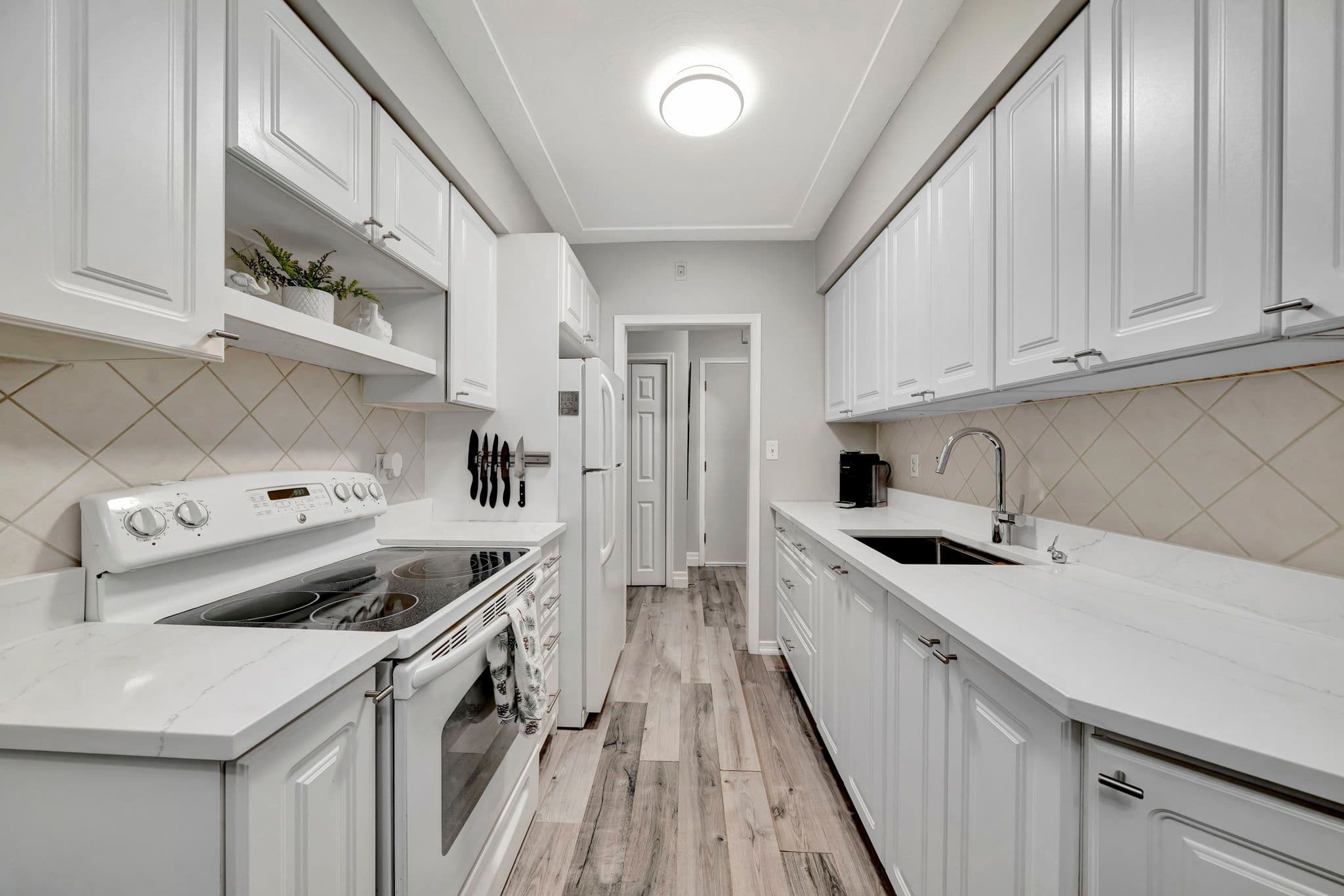 11 Woodman Drive S 307, Hamilton, ON L8K 4E3