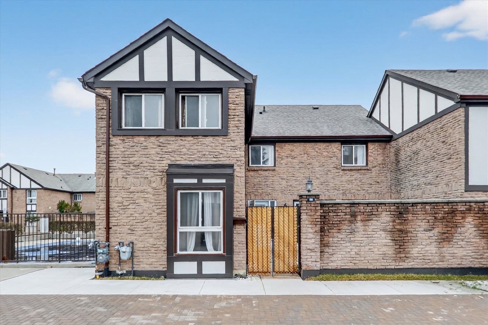 2 Dailing Gate 56, Toronto E11, ON M1B 1Z8