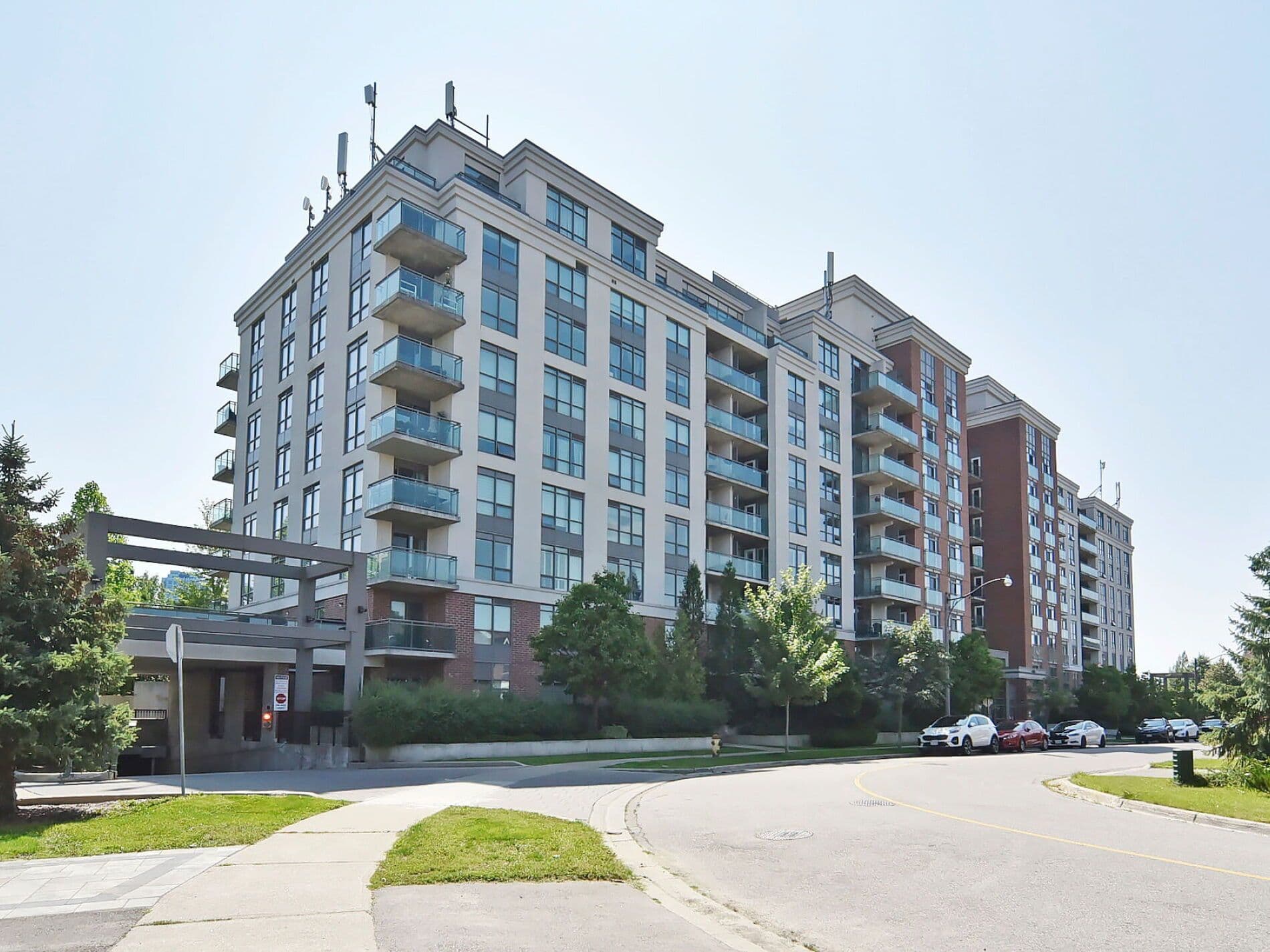 120 Dallimore Circle 519, Toronto C13, ON M3C 4J1