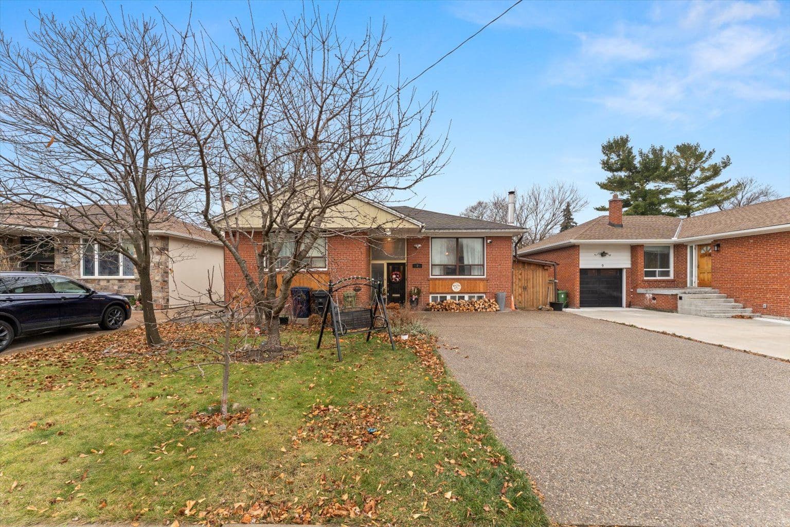 7 North Heights Road, Toronto W08, ON M9B 2T2
