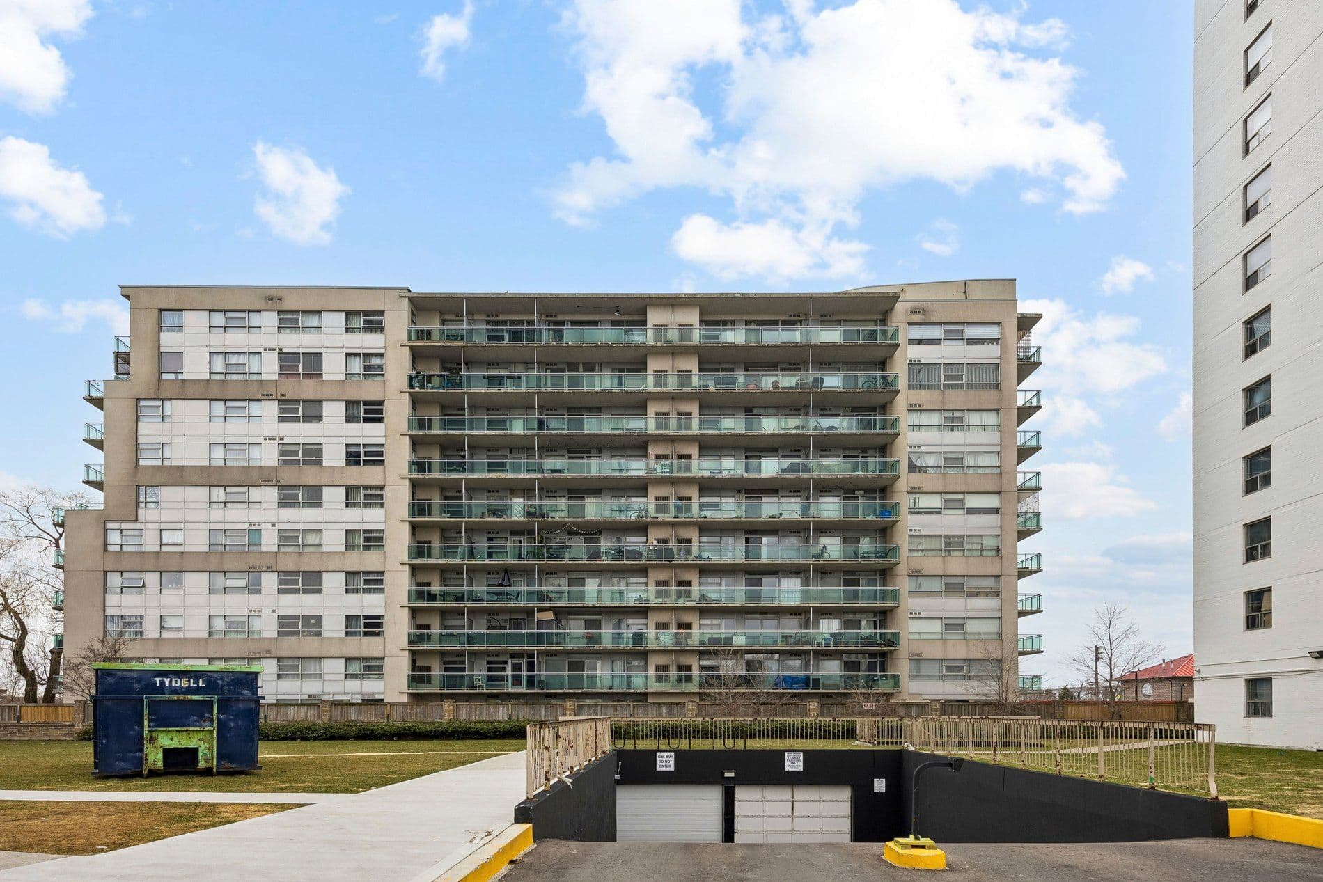 2464 Weston Road 616, Toronto W04, ON M9N 0A2